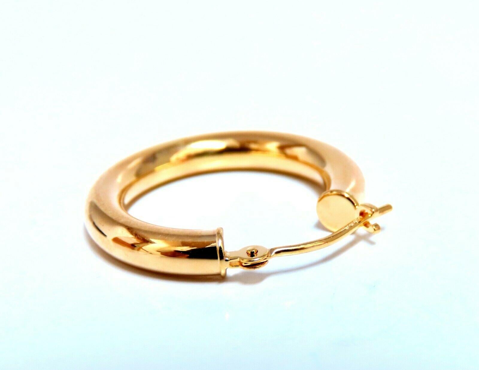 14Kt Gold Tubular Hoop Earrings Classic In New Condition In New York, NY