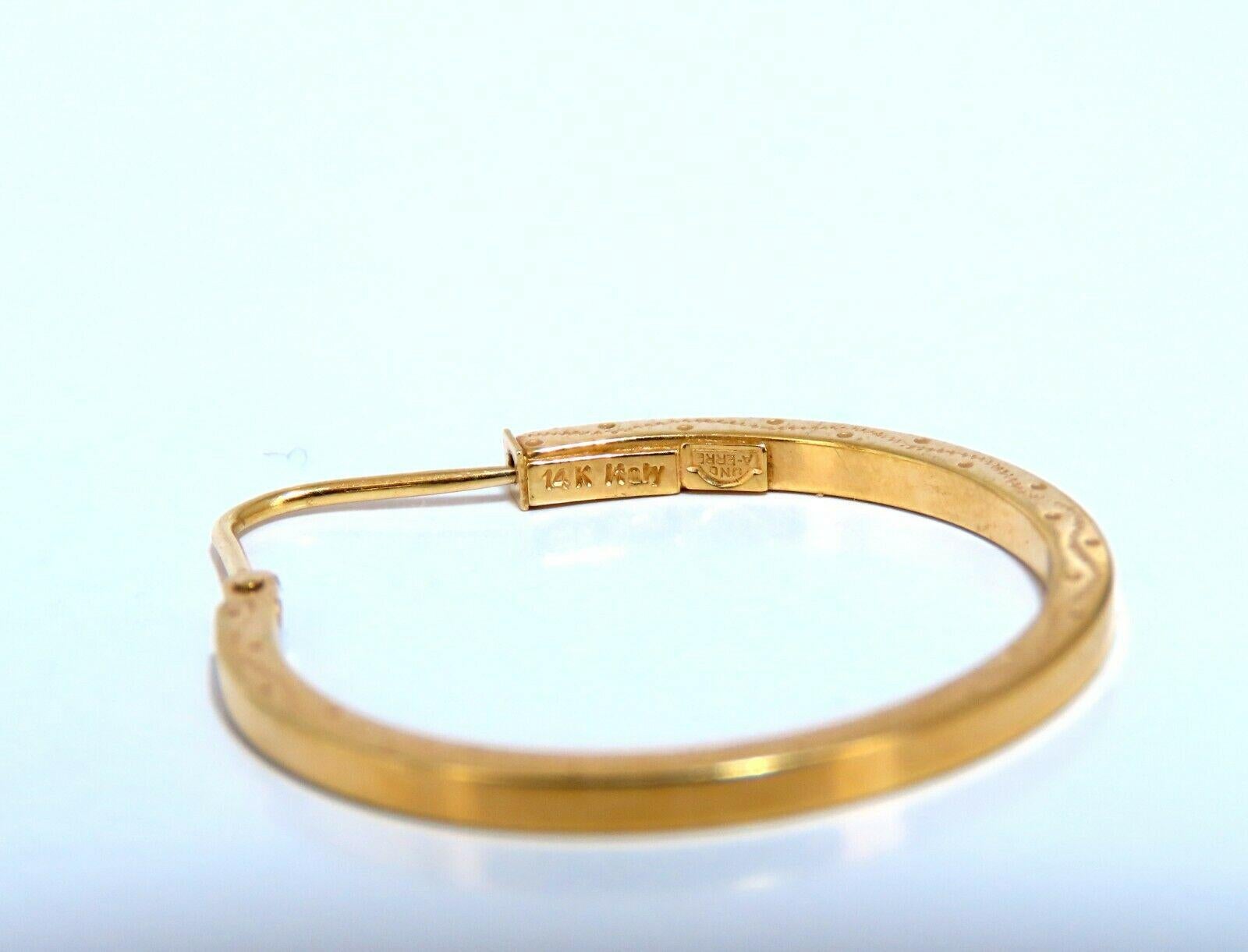 14Kt Gold Tubular Hoop Earrings Classic Diameter In New Condition For Sale In New York, NY