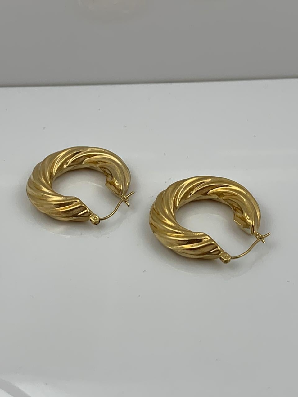 14 Karat Gold Twist Hoop Earrings, 4.9 Grams In New Condition For Sale In Wilmington, DE