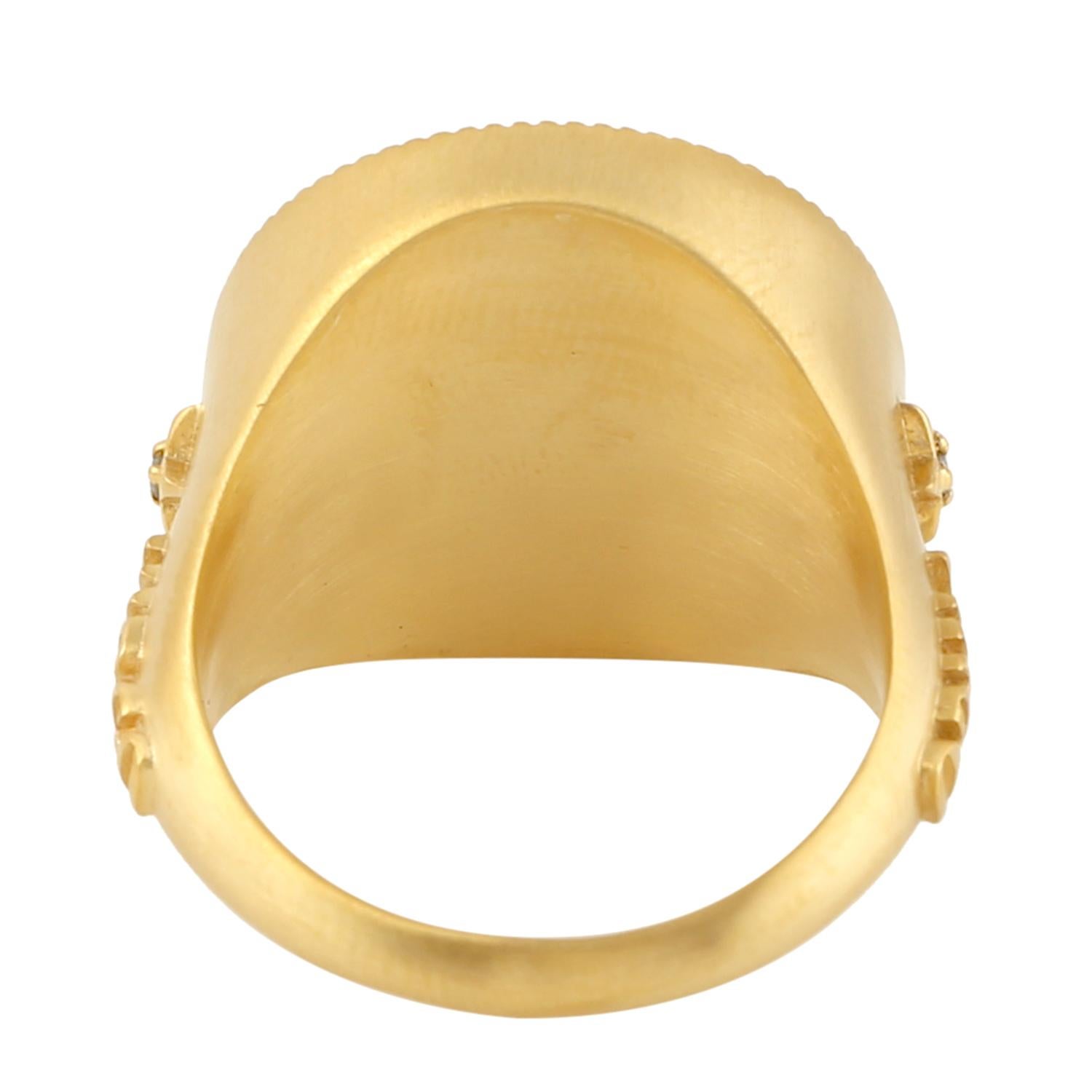 14k Golden Ring With Pave Diamong Setting In Swirl Virgo Zodiac Sunsign In New Condition For Sale In New York, NY