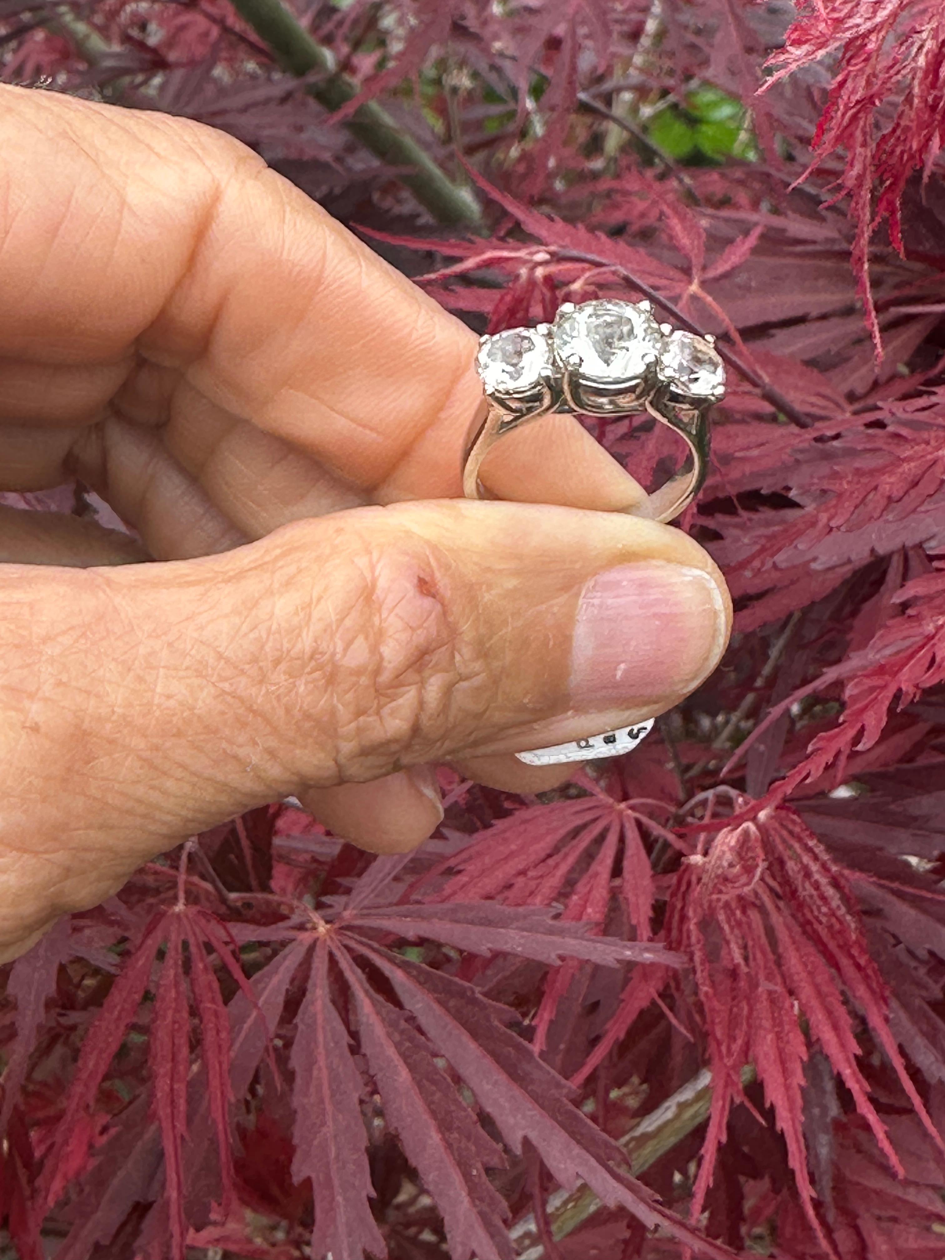 Round Cut 14kt Morganite and Prasiolite 3-stone Gemstone Ring 3.75 karat total weight ￼ For Sale