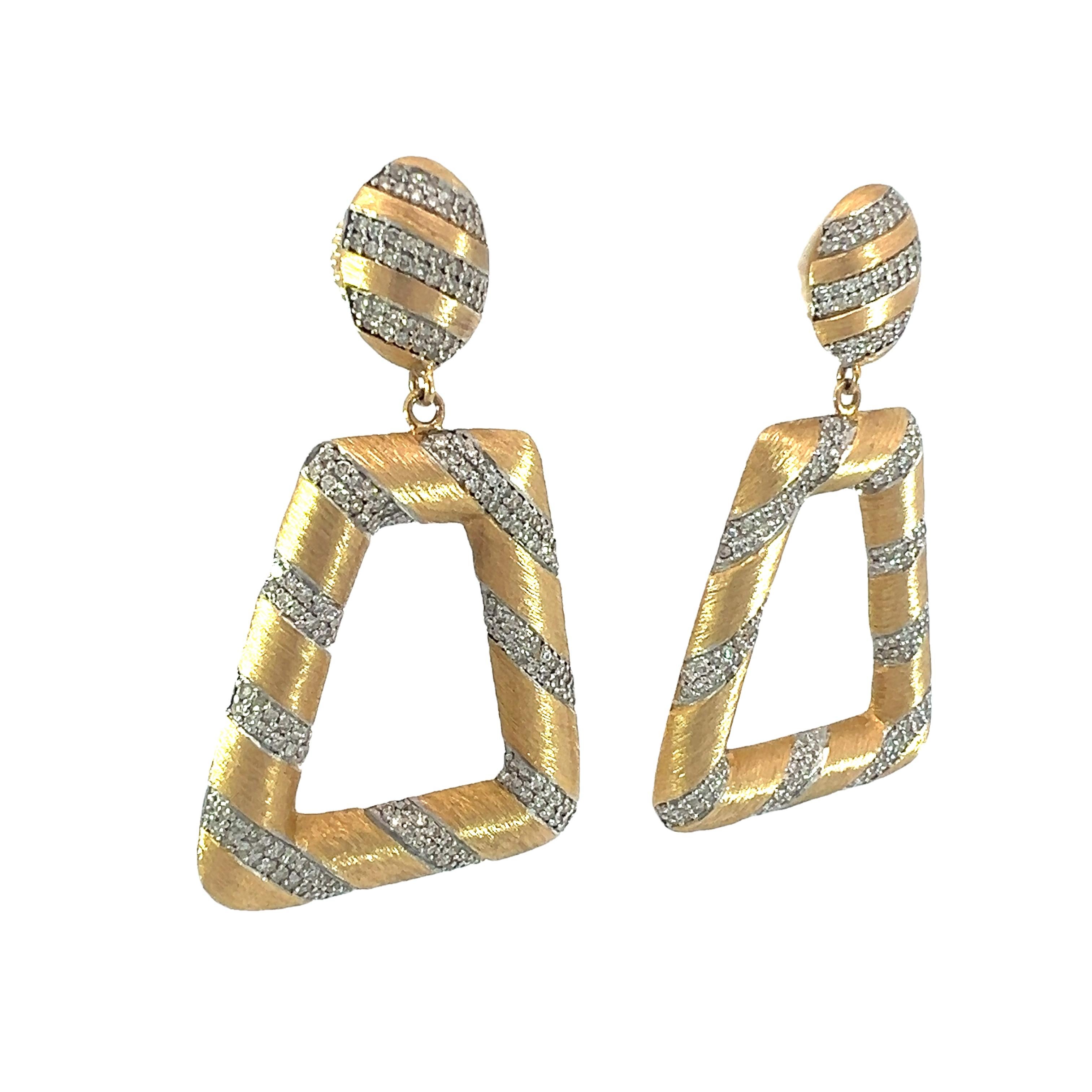Round Cut 14Kt natural diamond earrings For Sale