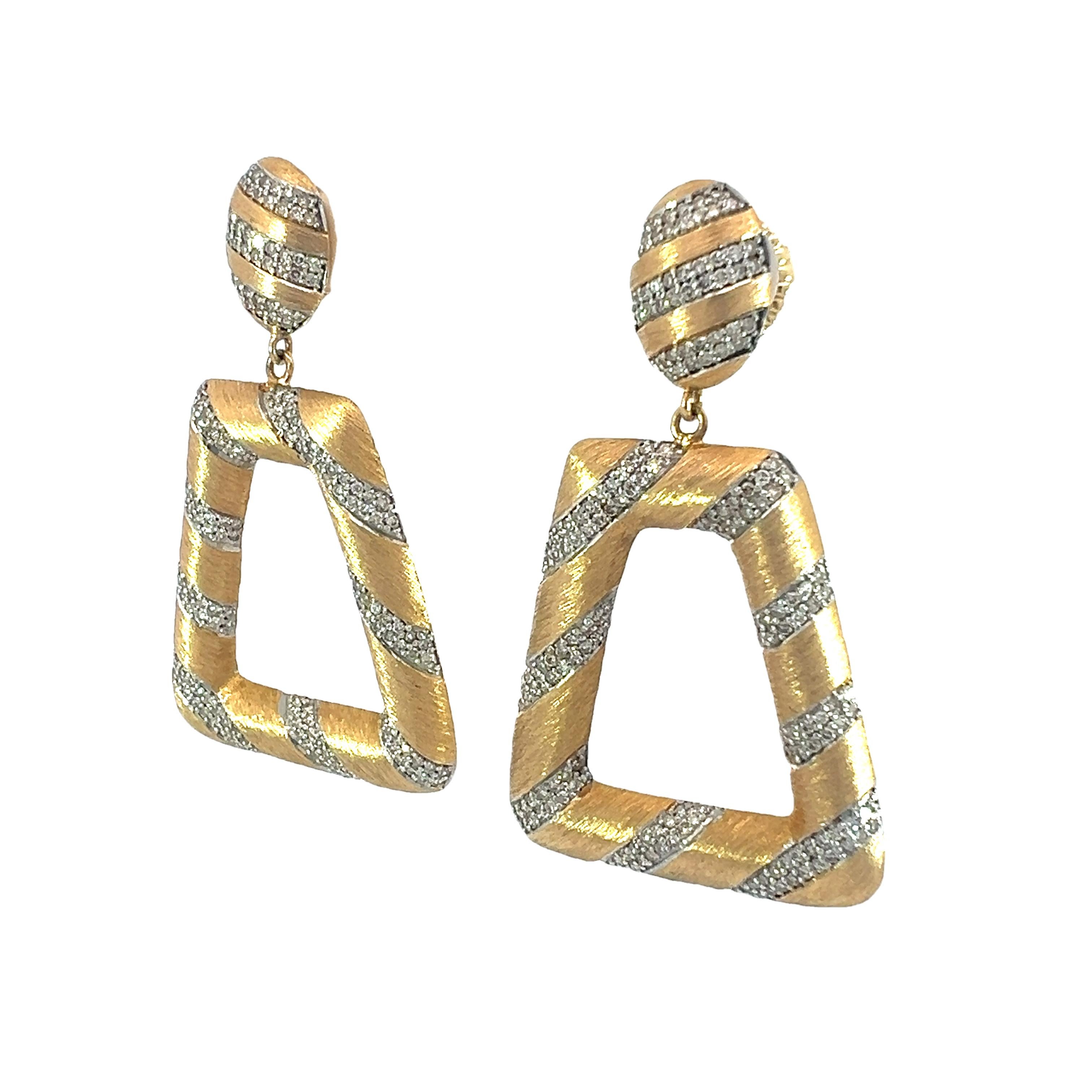 14Kt natural diamond earrings In New Condition For Sale In New York, NY