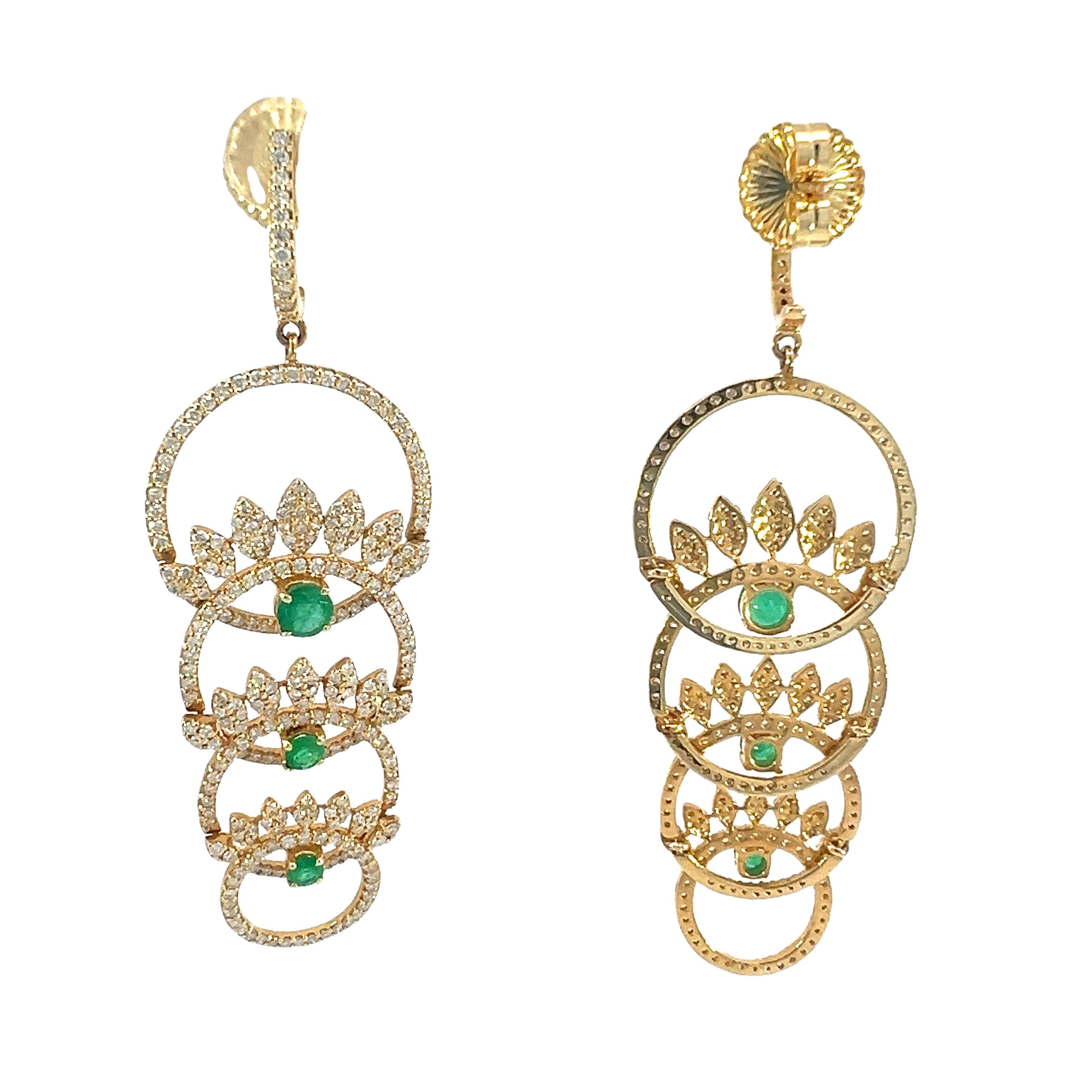 Orecchini in 14Kt con smeraldo naturale e diamanti in vendita 1