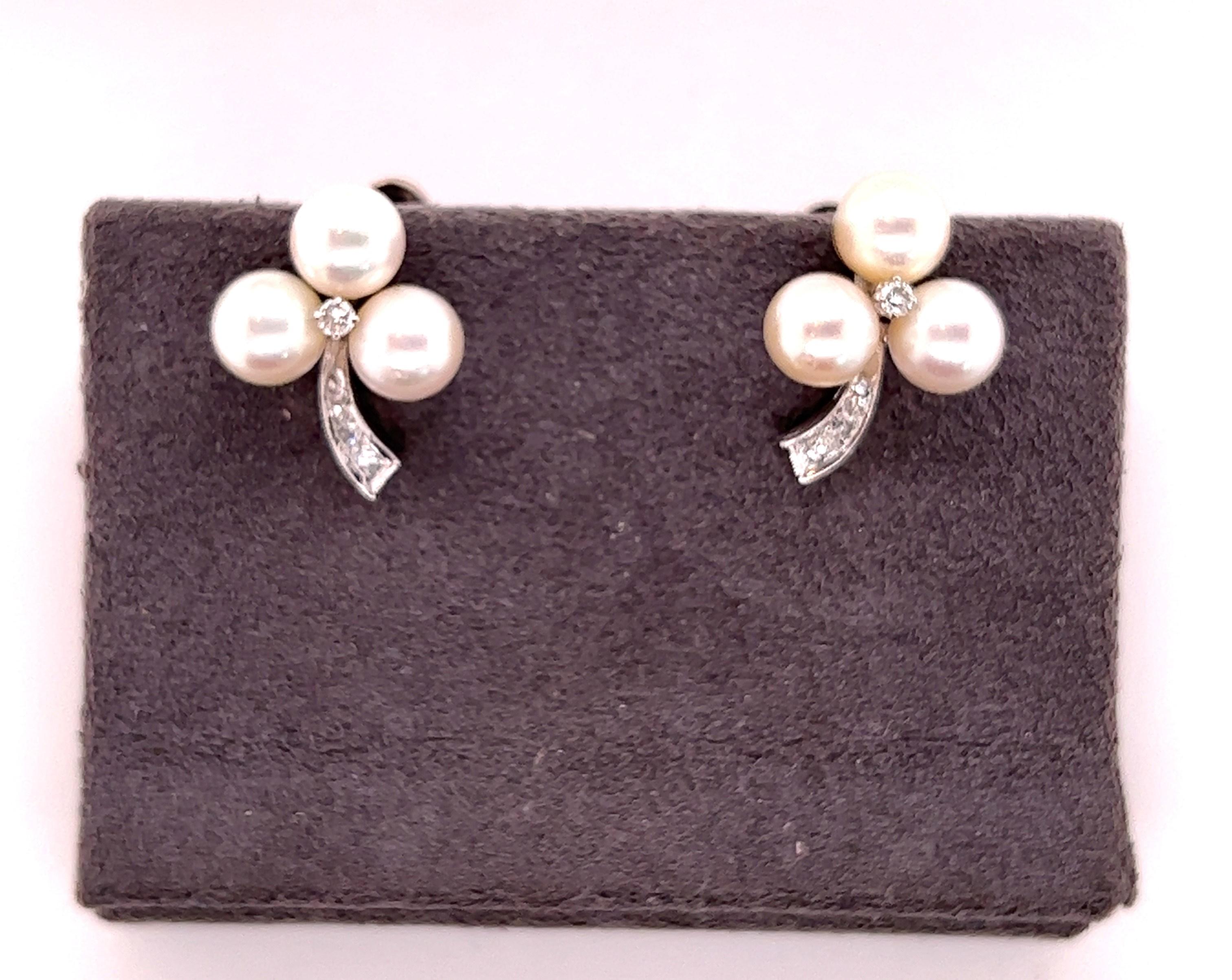 14kt Pearl Trilogy 1950s Screw Back Earrings In Good Condition In Towson, MD