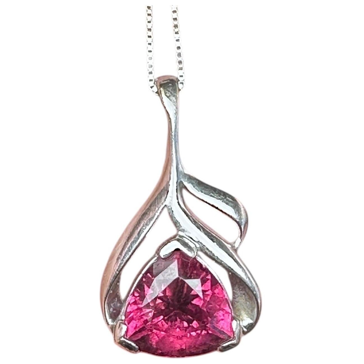 14kt Pink 4.25ct Tourmaline Trillion-Cut With Chain