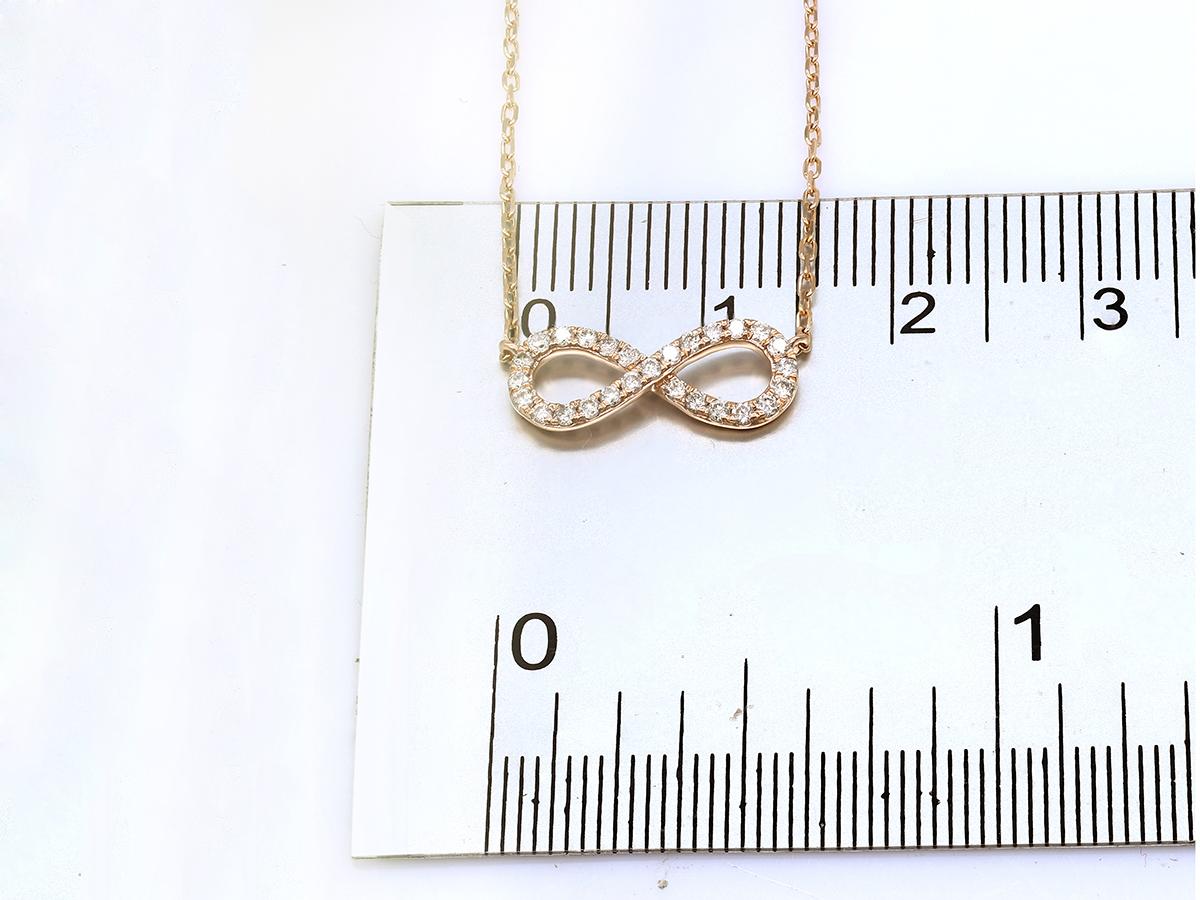 Collier à pendentif infini en or rose 14KT et diamants en vente 1