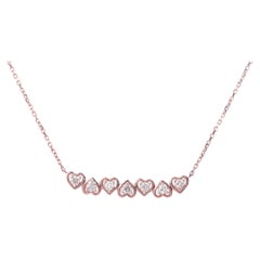 Collier en or rose 14 carats avec motif en forme de cœur orné de diamants ronds de tailles variées