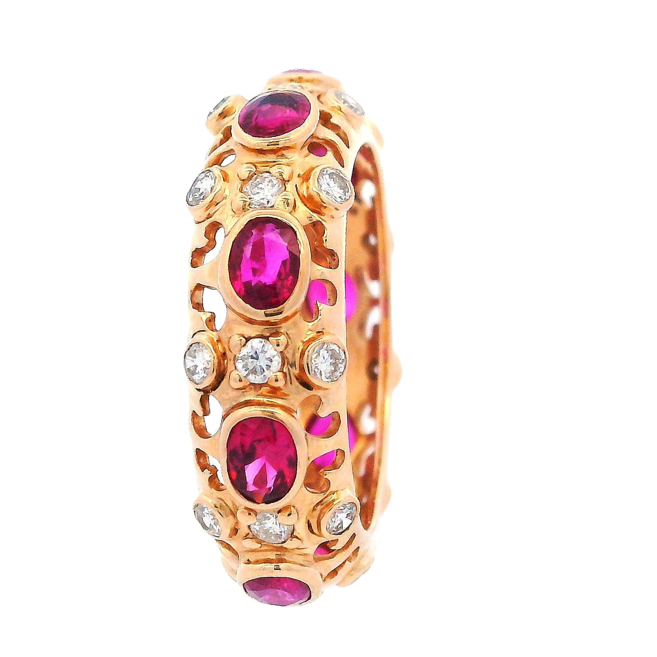14kt Rose Gold Ring with BURMA Rubies and Diamonds with Certificate In Excellent Condition For Sale In Aventura, FL