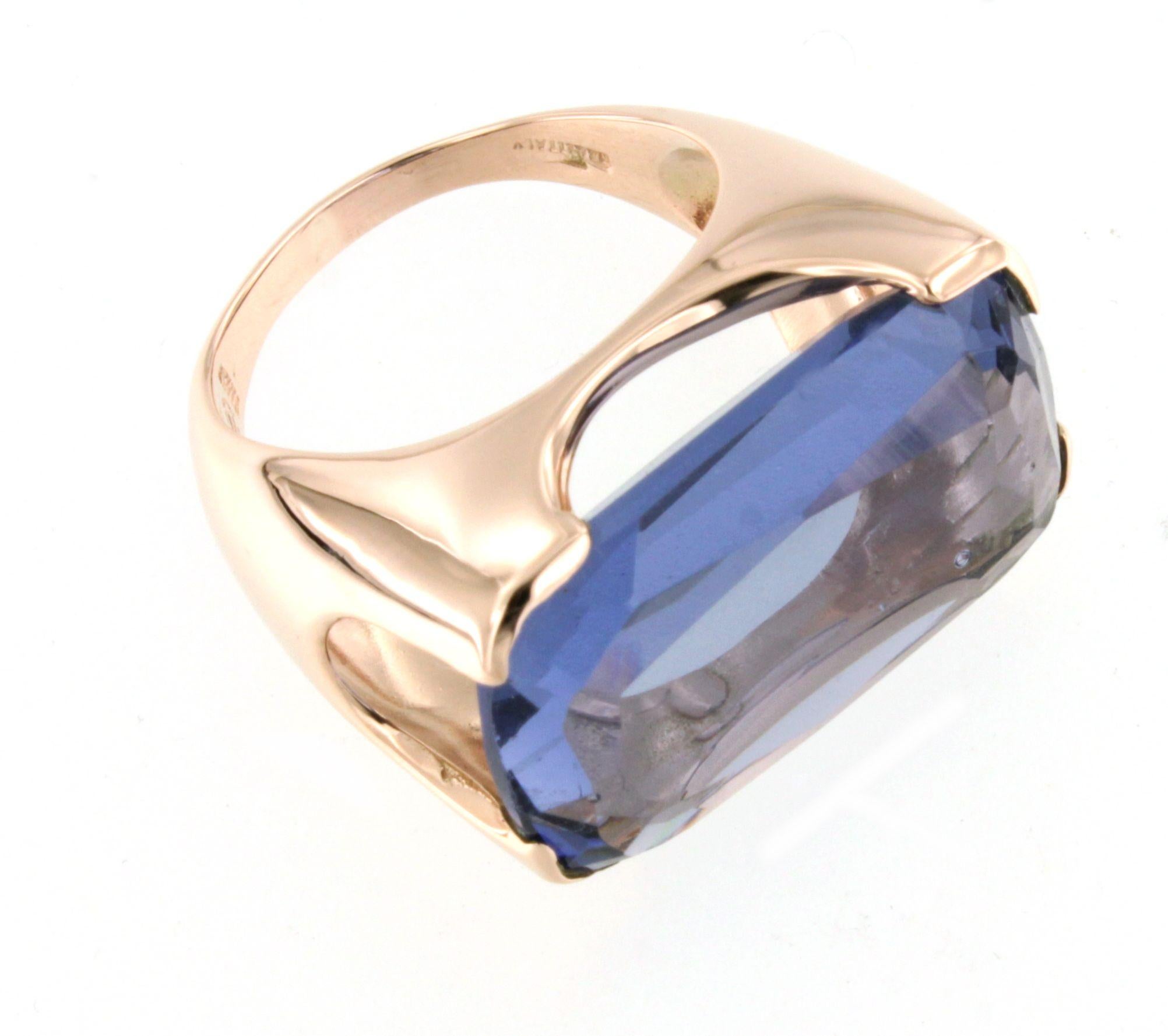 14 Karat Roségold  Stein Blauer Londoner Quarz Moderner erstaunlicher Mode Cocktail-Ring (Baguetteschliff) im Angebot