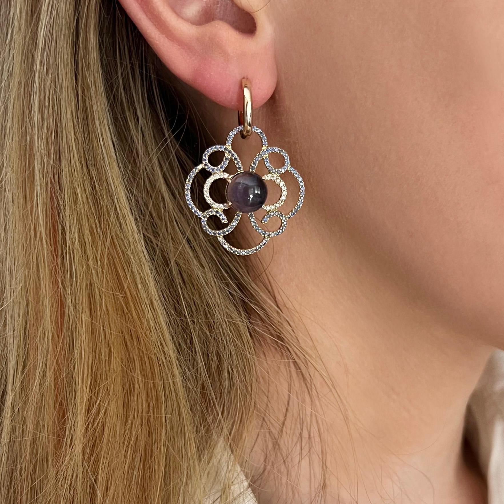Inspired by curved shapes! Timeless beauty with modern elegance. Curved shapes for a special and unique design.
Made in Italy by Stanoppi Jewellery since 1948

Earrings in 14k rose gold with Iolite (round cabochon cut, size: 10 mm), tanzanites and
