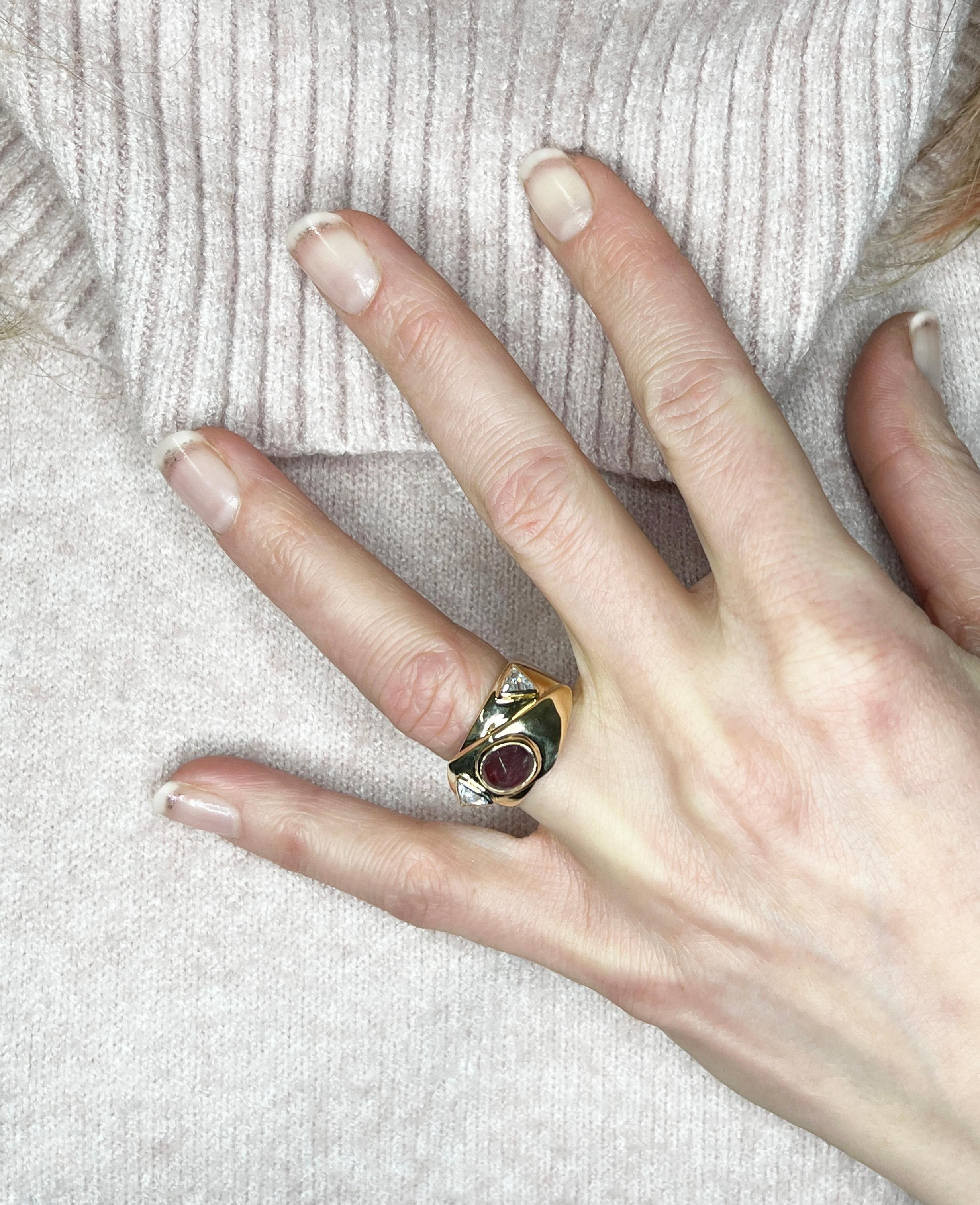 Moderno Anello in oro rosa 14kt con tormalina rosa e pietra Swarovski bianca triangolare in vendita
