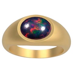 Ring aus 14-karätigem massivem Gold mit Opal-Cabochon.