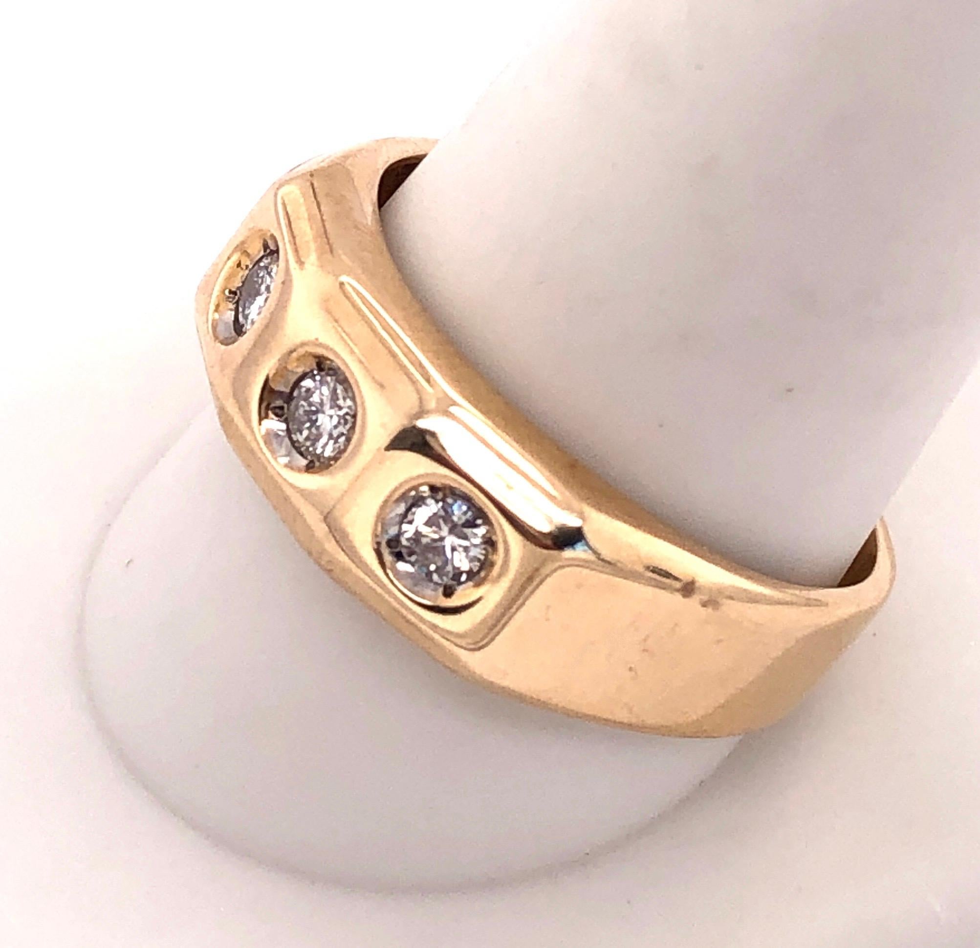 14 Karat 3 Diamond Yellow Gold Ring One 1/2 Carat Total Diamond Weight For Sale 1