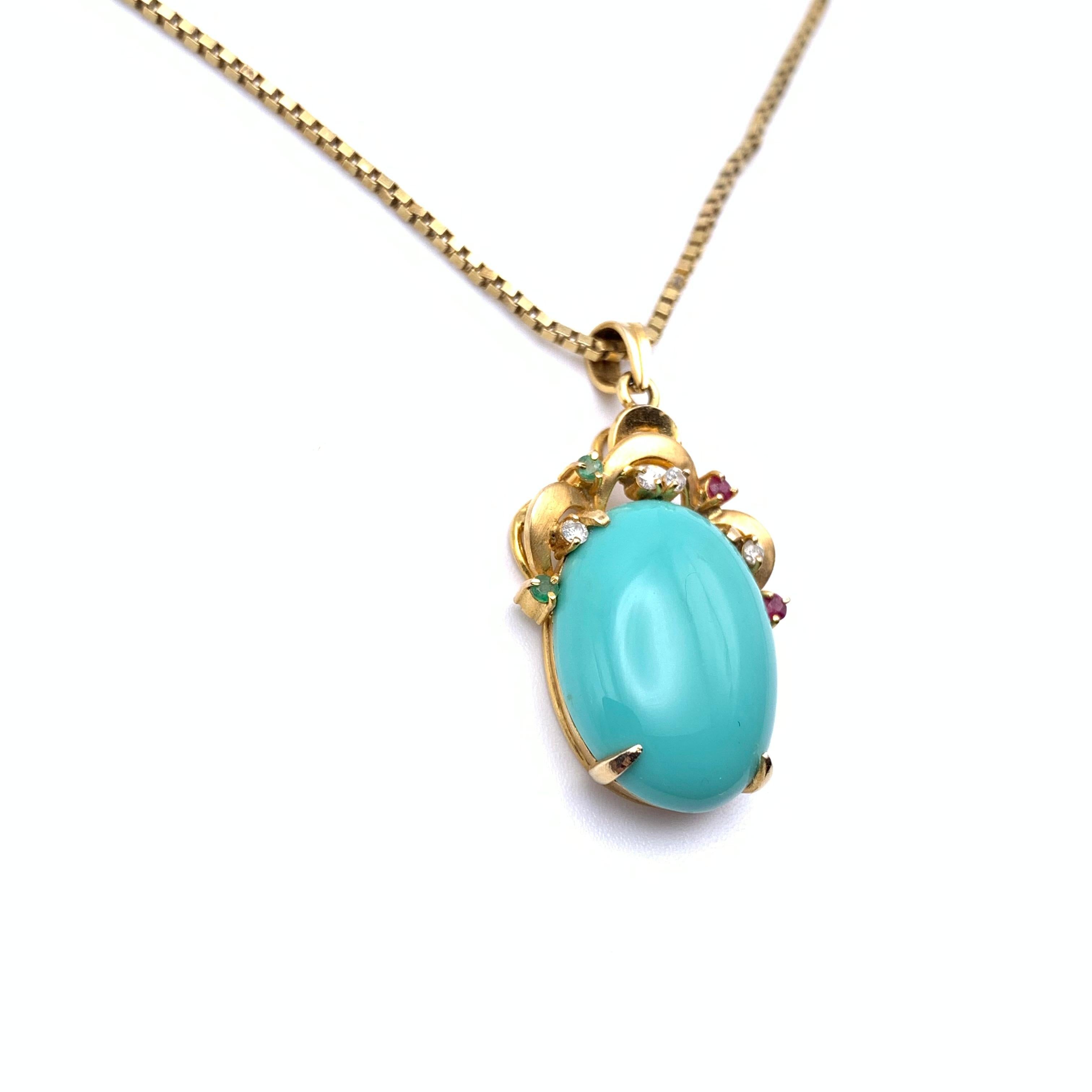 Este collar de inspiración victoriana forma parte de nuestra colección patrimonial. Probablemente se fabricó a finales del siglo XX, entre 1980 y 1990, y está engastado en oro amarillo de 14 quilates. Presenta un hermoso cabujón de turquesa