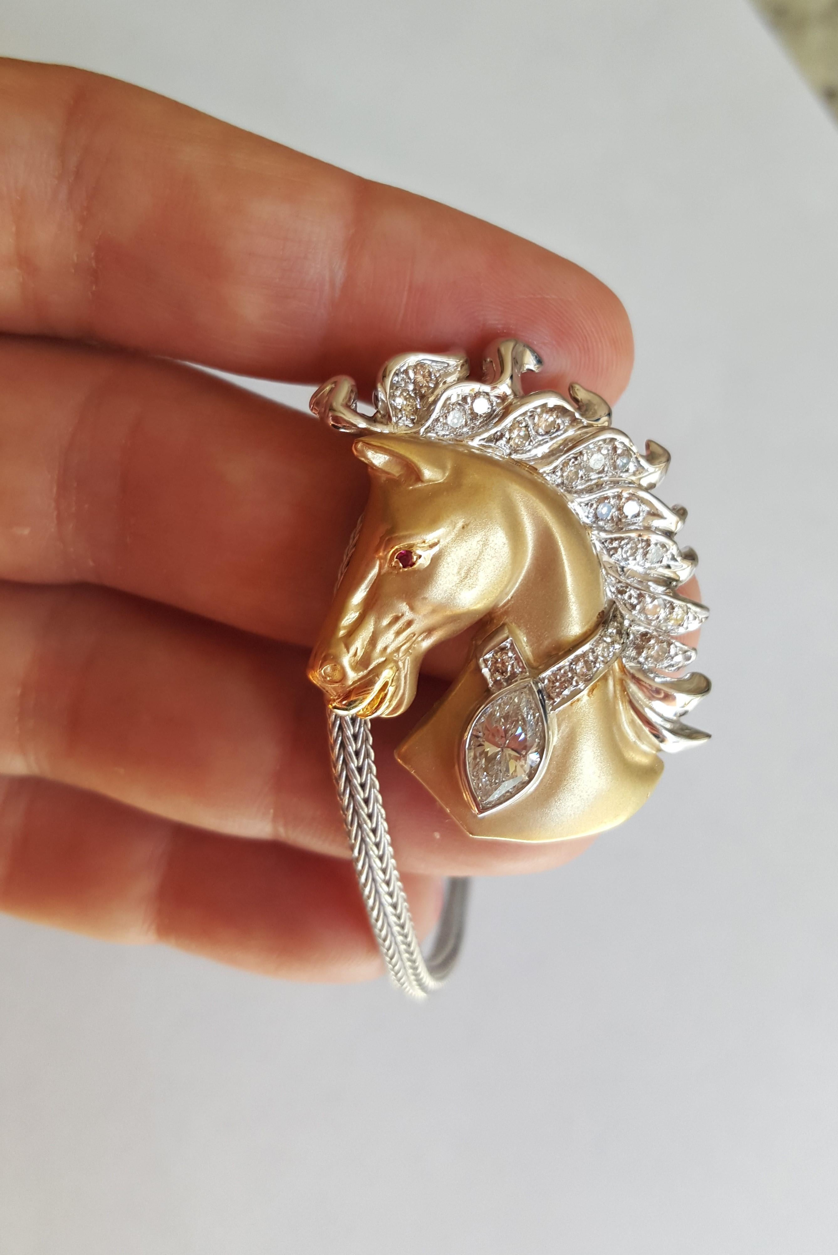 Pendentif cheval en or bicolore 14 carats avec diamant marquis de 1,78 carat, design primé 22 carats 2