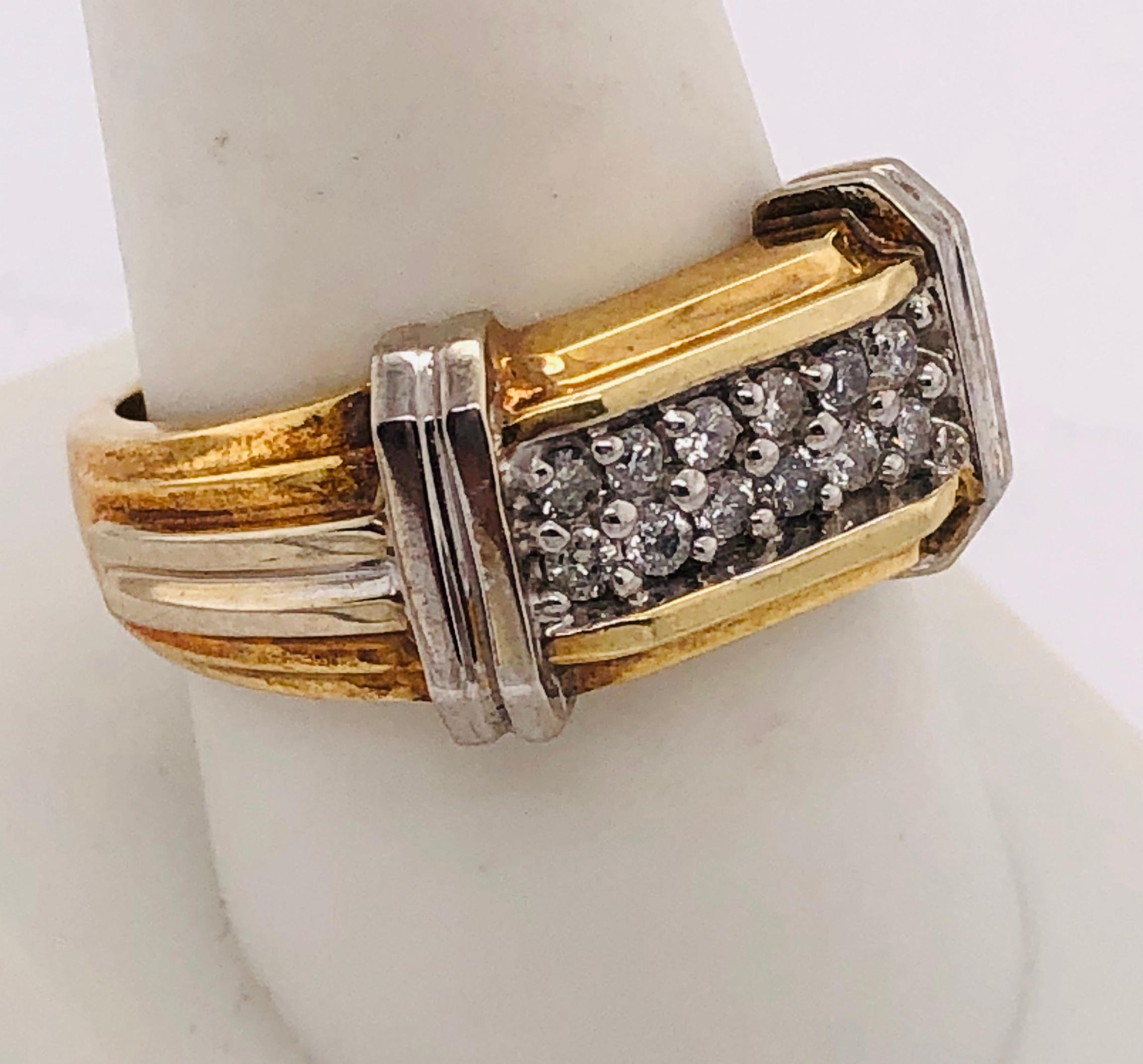 Bague contemporaine en or bicolore 14 carats avec diamants d'un poids total de 0,75 carat Bon état - En vente à Stamford, CT