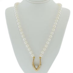 14KT zweifarbiges Gold Marquise und runde Diamanten V-Anhänger auf Akoya Perlen Strang