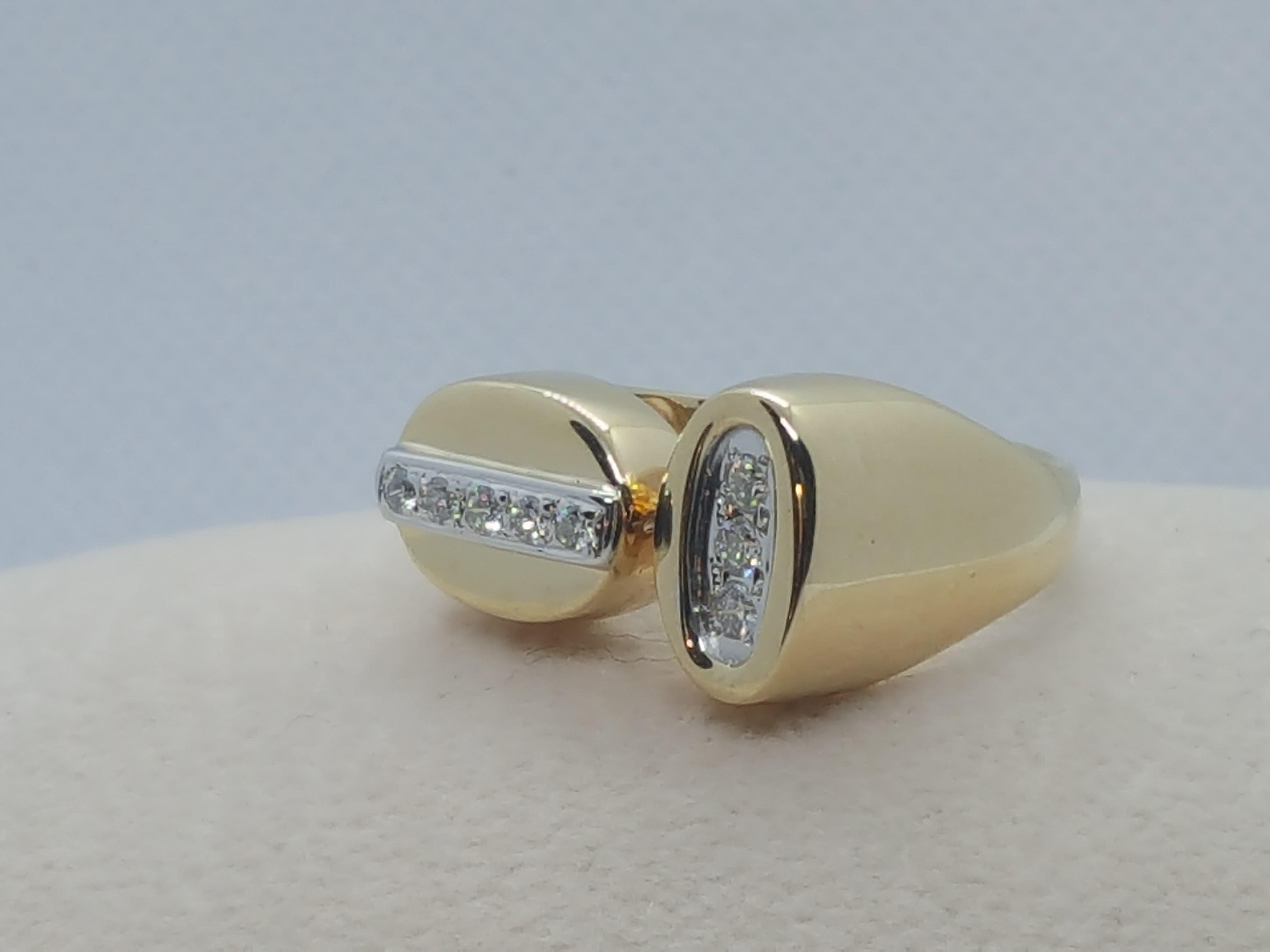 14kt Two Tone Round Diamond Ring, Modern Off-Set Design, .20cttw In Good Condition In Rancho Santa Fe, CA