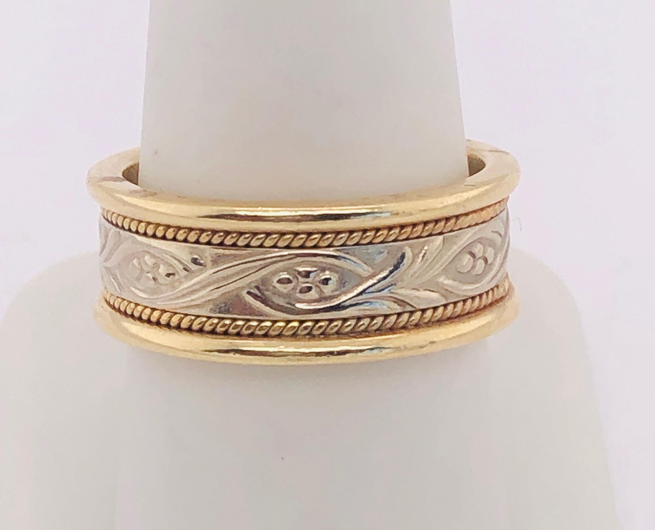 14 Karat Two-Toned Gold Fashion Wedding Ring In Good Condition For Sale In Manhasset, NY