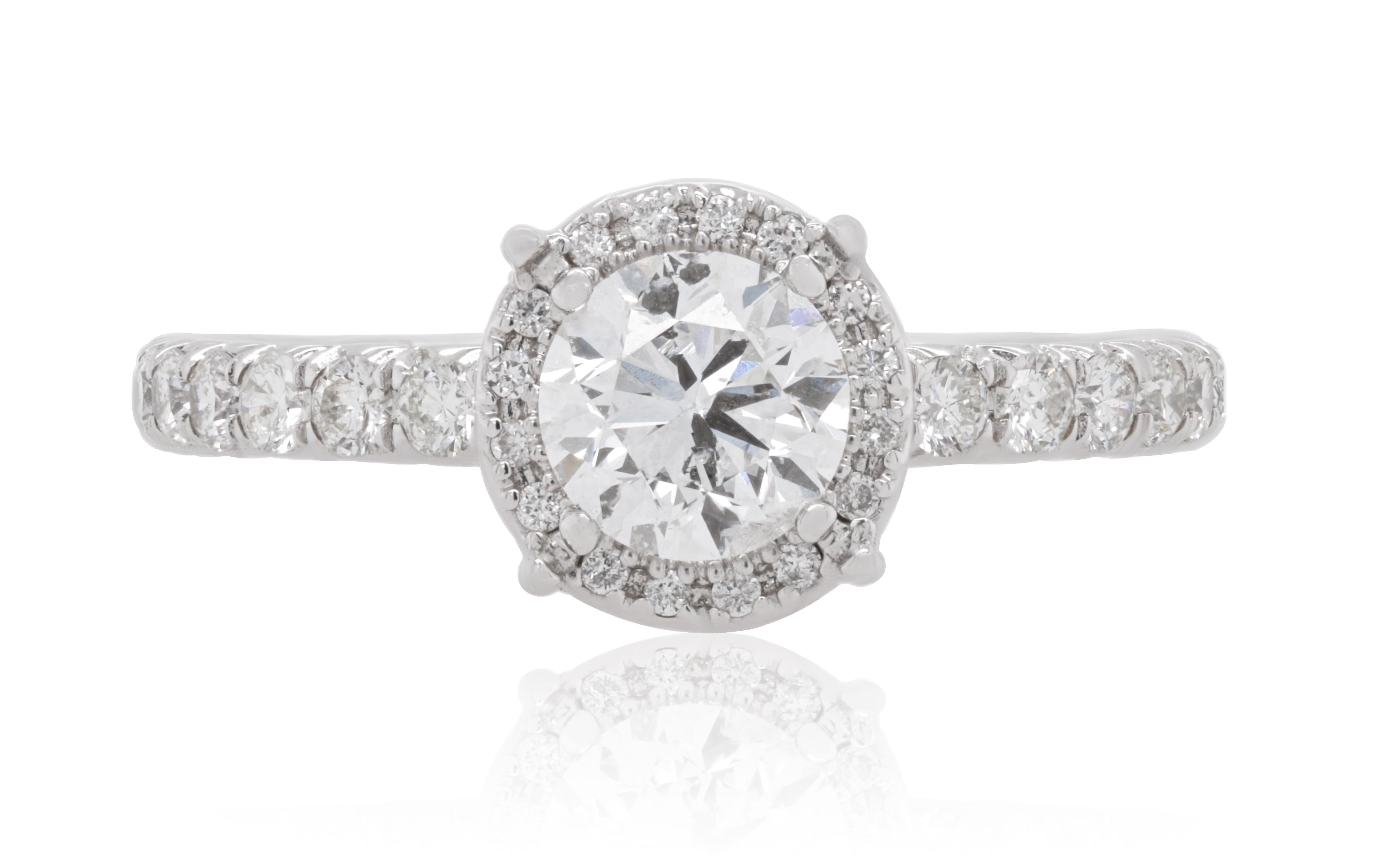 14ktwg ring center ctone 0,70cts and 0.50cts around diamonds
