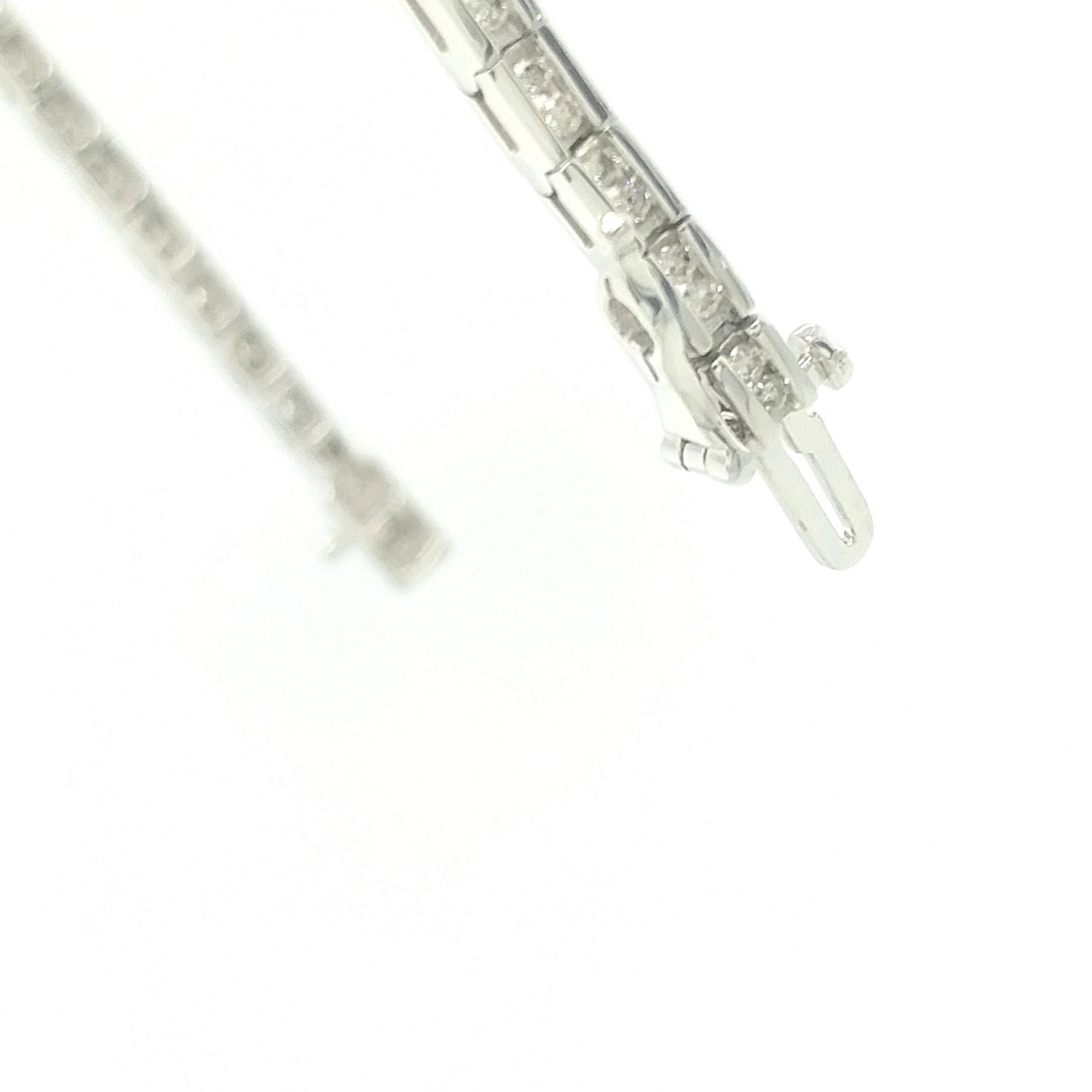 Modern 14Kt White Gold 1.00ct Channel-Set Diamond Tennis Bracelet For Sale