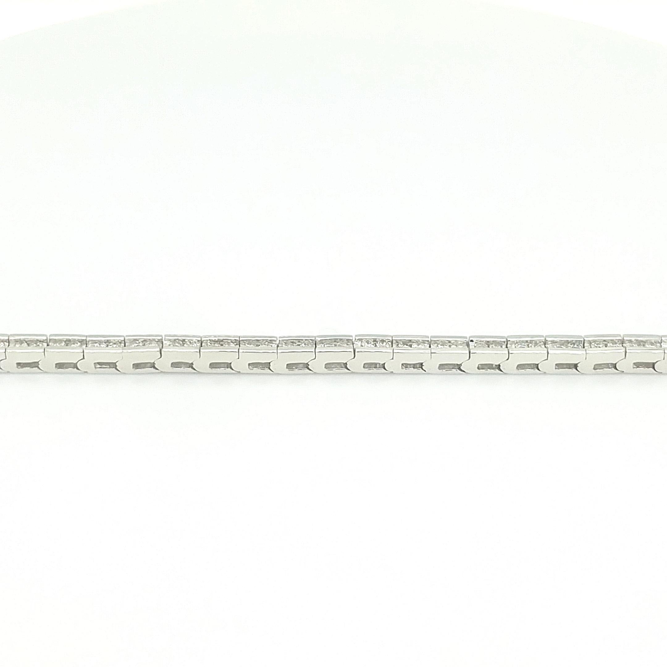 Round Cut 14Kt White Gold 1.00ct Channel-Set Diamond Tennis Bracelet For Sale