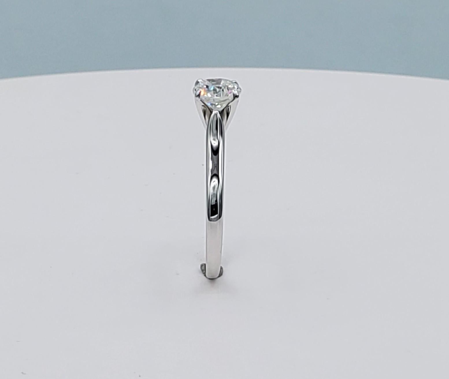 14kt Weißgold 1,03ct Runde Brillant Diamant Hochzeit Set, GIA zertifiziert, F VS2 im Zustand „Hervorragend“ im Angebot in Rancho Santa Fe, CA