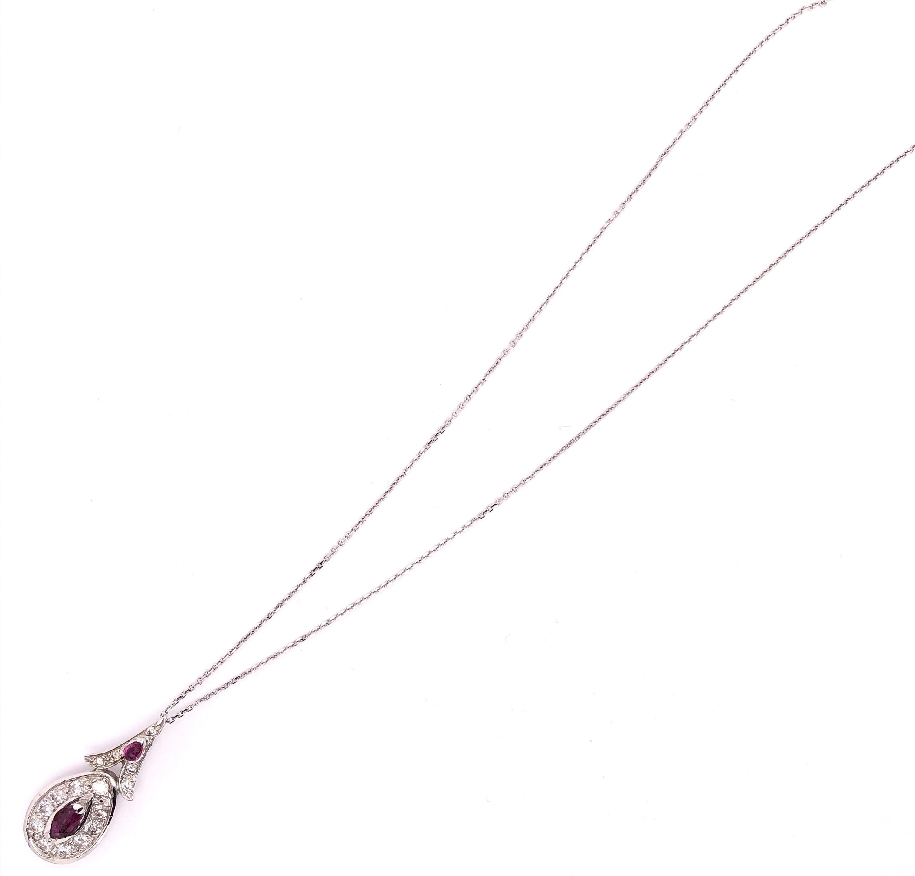 Collana in oro bianco 14 carati con pendente di diamanti e rubini 1,25 TDW In condizioni buone in vendita a Manhasset, NY