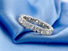 Anello Eternity in oro bianco 14 carati con diamante naturale da 2,20 carati a taglio a cuore
