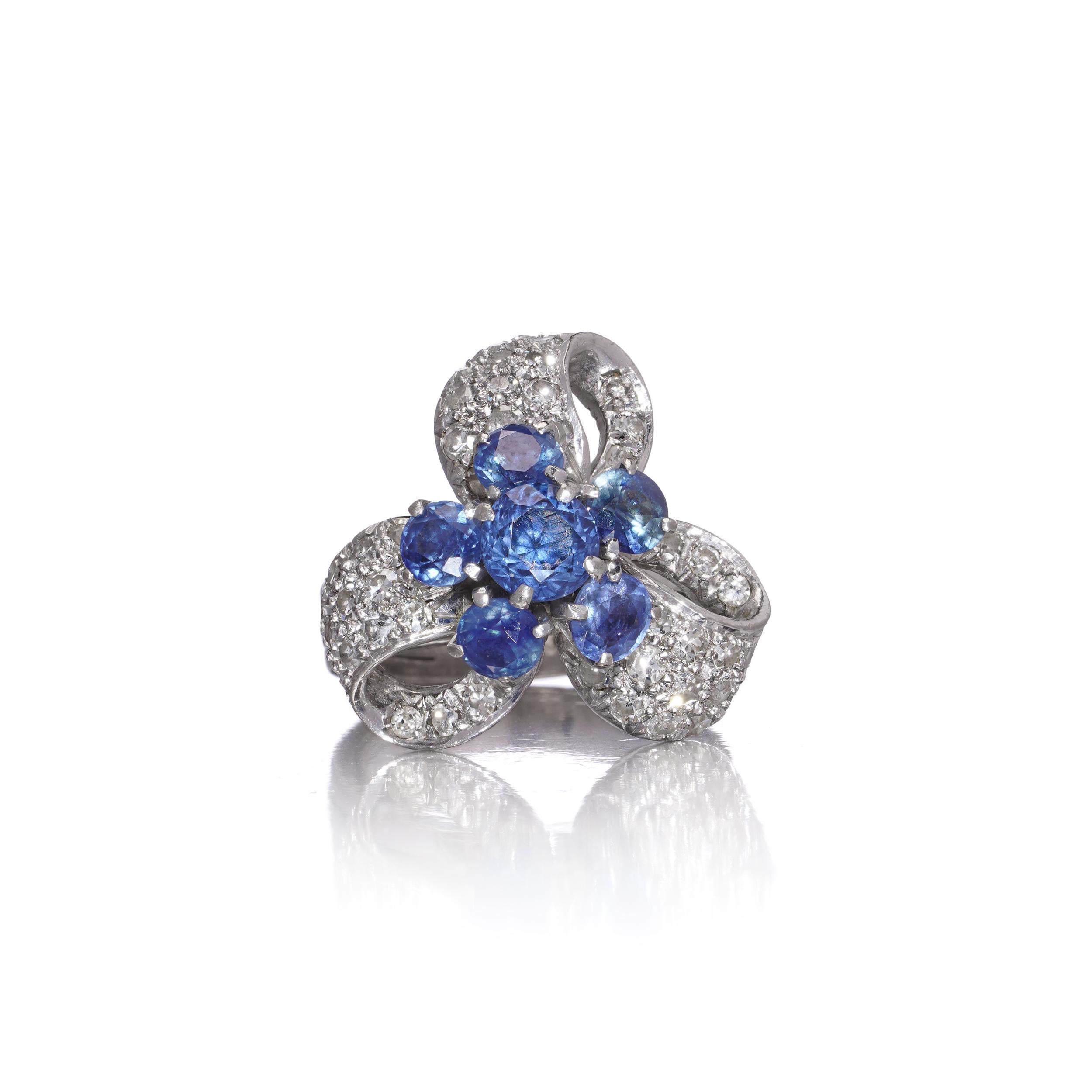 14kt White Gold 2.25 ct. Sapphire & Diamond Cluster Ribbon Ring For Sale 3
