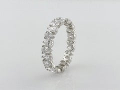 Anillo de eternidad de oro blanco de 14 quilates con un diamante natural de 2,30 quilates y talla de pera