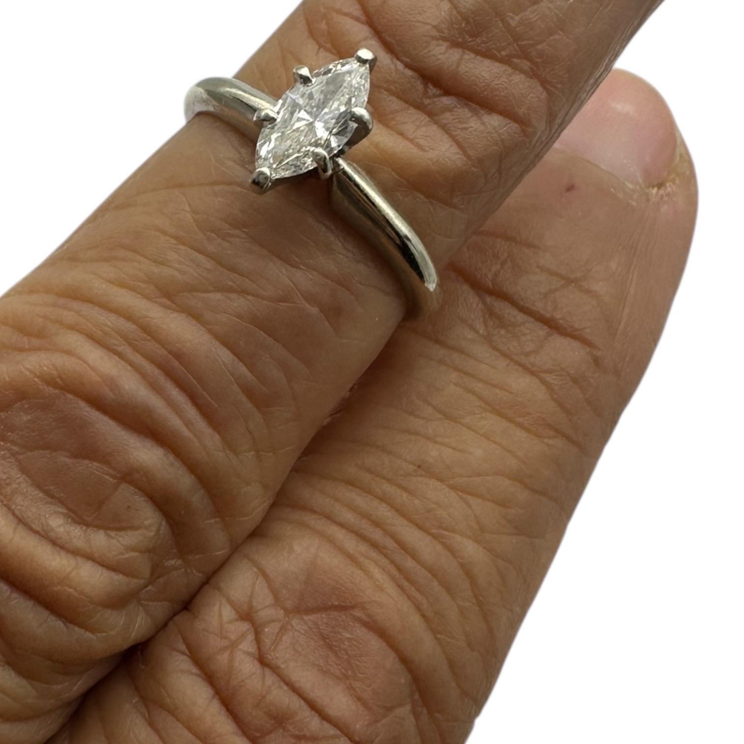 14kt Weißgold .41 Karat Marquise-Schliff Diamant Solitär Ring (Marquiseschliff) im Angebot