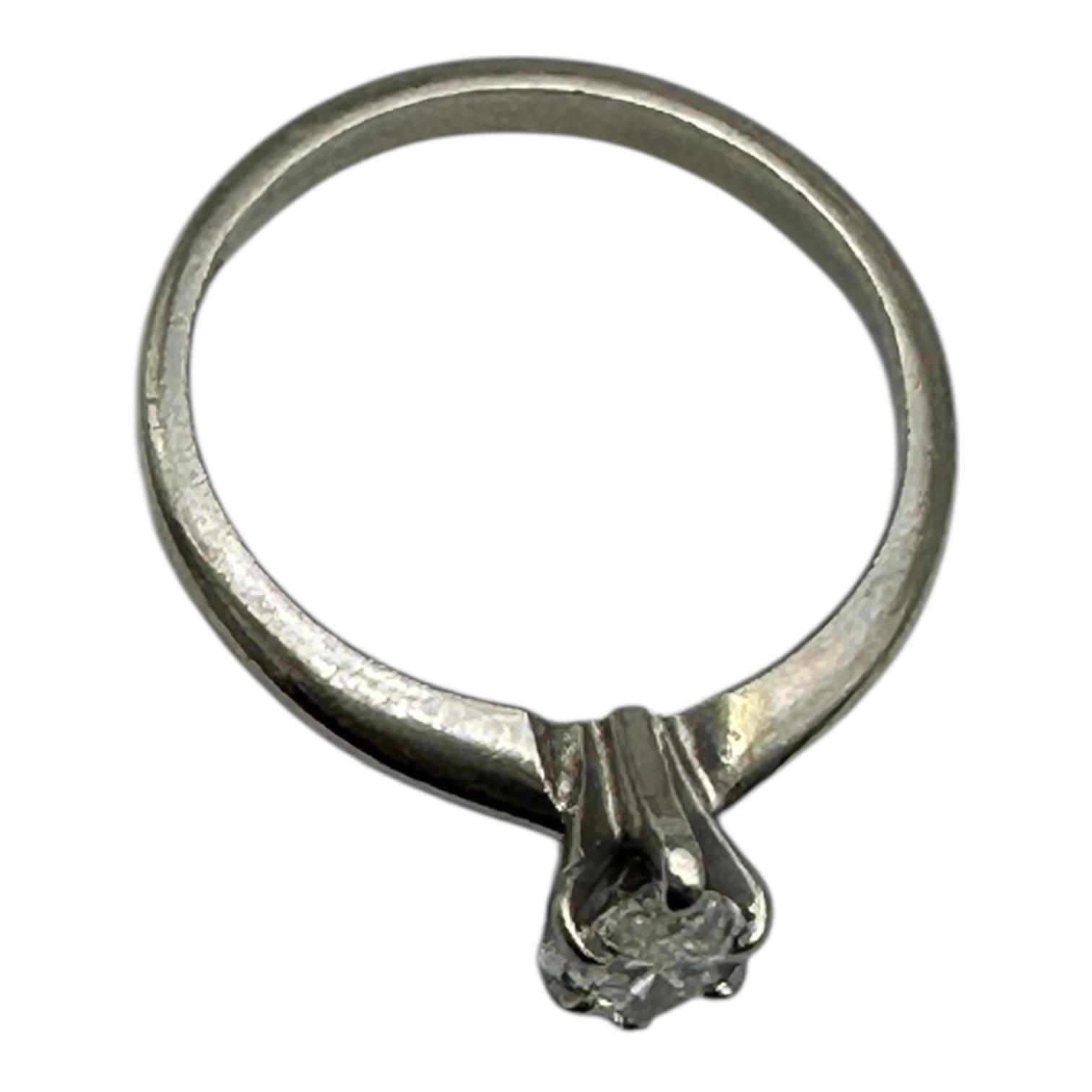 14kt Weißgold .41 Karat Marquise-Schliff Diamant Solitär Ring im Zustand „Hervorragend“ im Angebot in Laguna Hills, CA