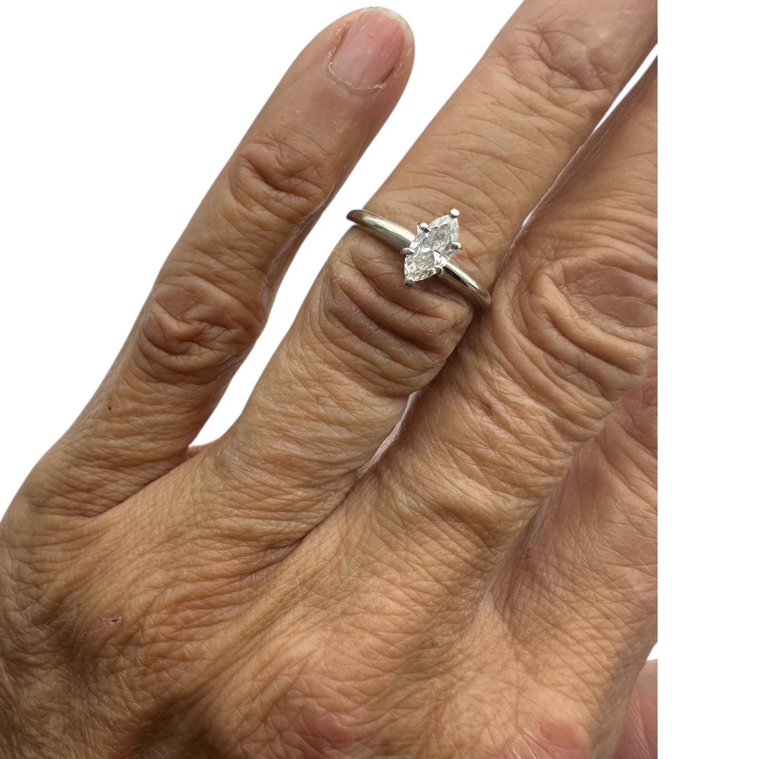 14kt Weißgold .41 Karat Marquise-Schliff Diamant Solitär Ring im Angebot 2