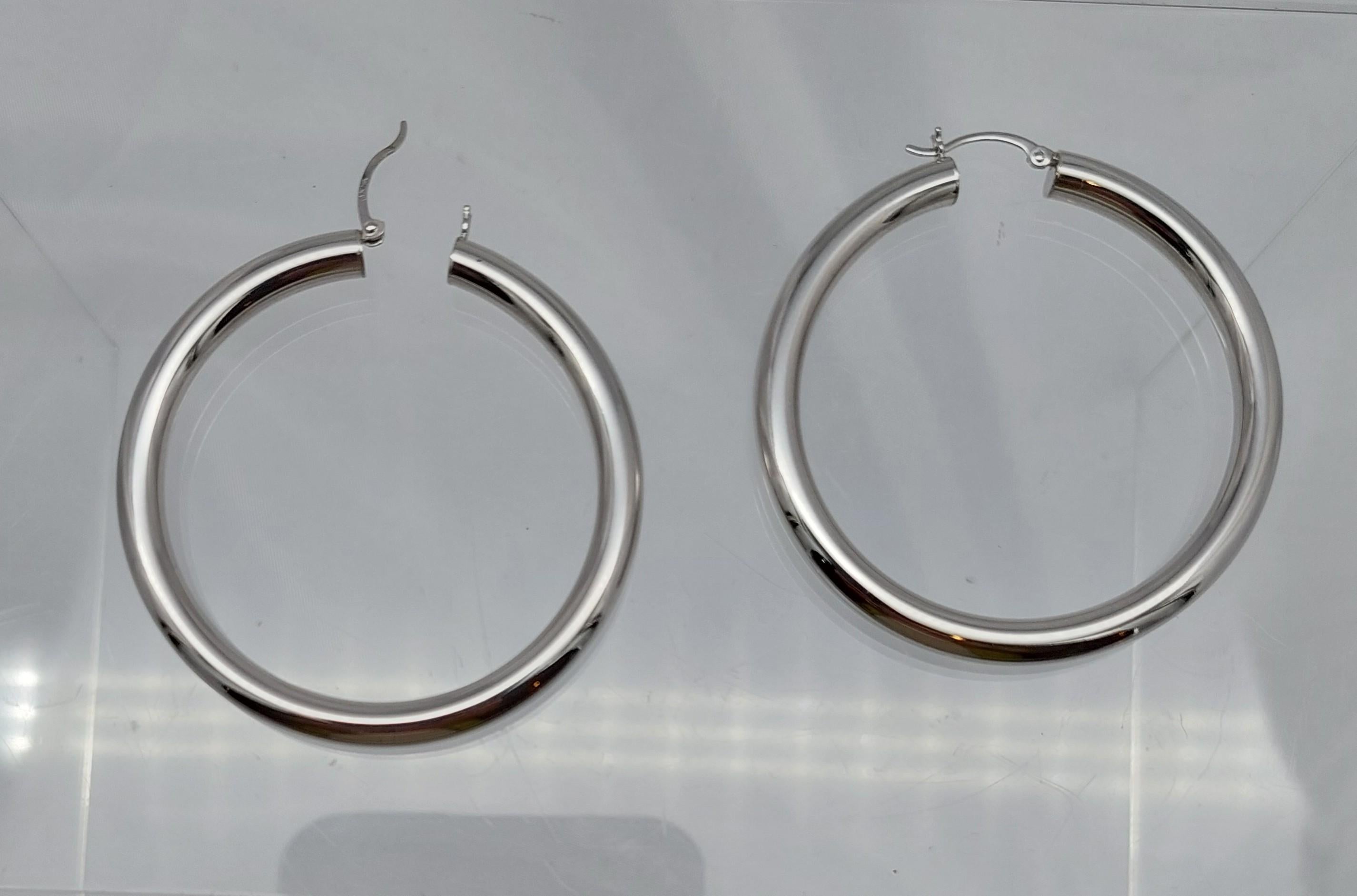 14KT Or Blanc Tube 5mm Large Hoops Neuf - En vente à Vero Beach, FL