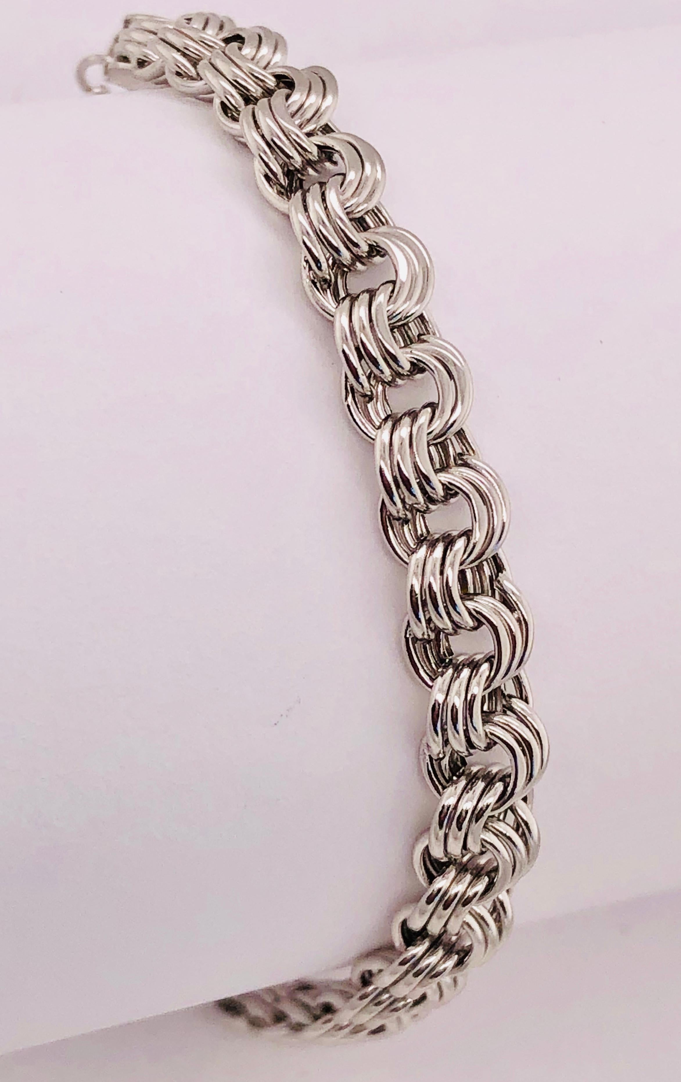 bracelet à maillons en or blanc 14Kt de 6 pouces
5 grammes de poids total