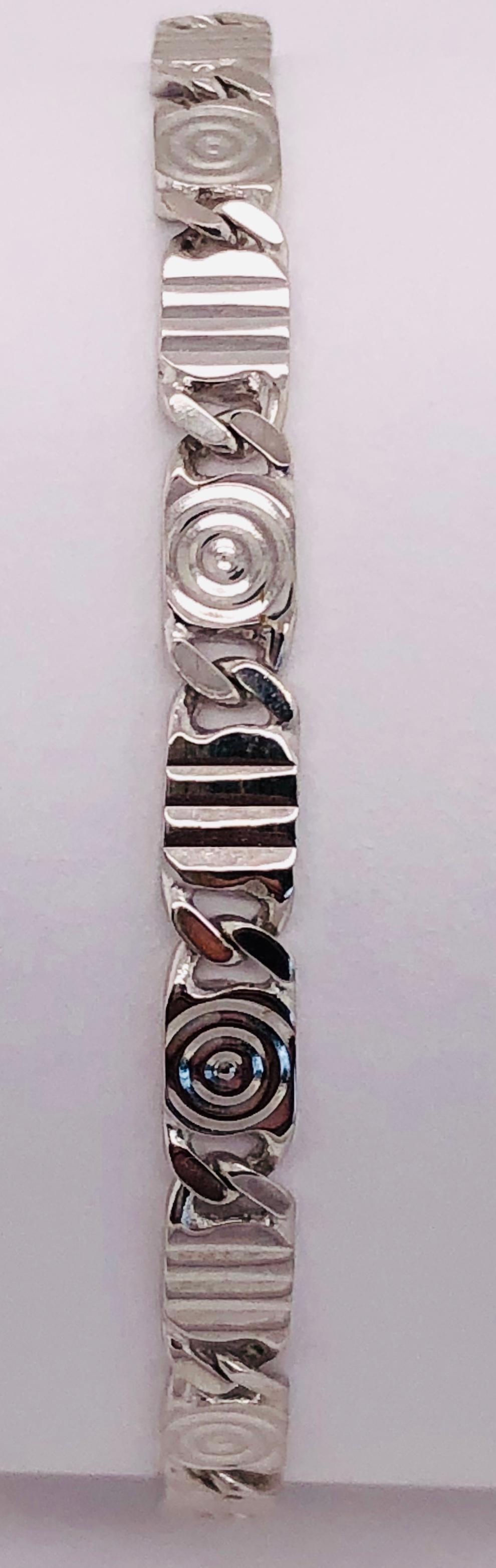 14 Karat White Gold Fancy Link Bracelet In Good Condition For Sale In Stamford, CT