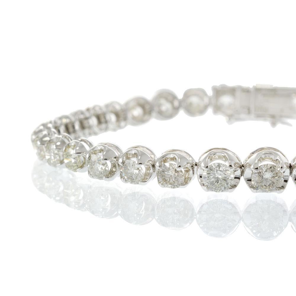 Pulsera de tenis de oro blanco de 14 quilates con diamantes graduados de 7,00 ctw en Nuevo estado para la venta en New York, NY