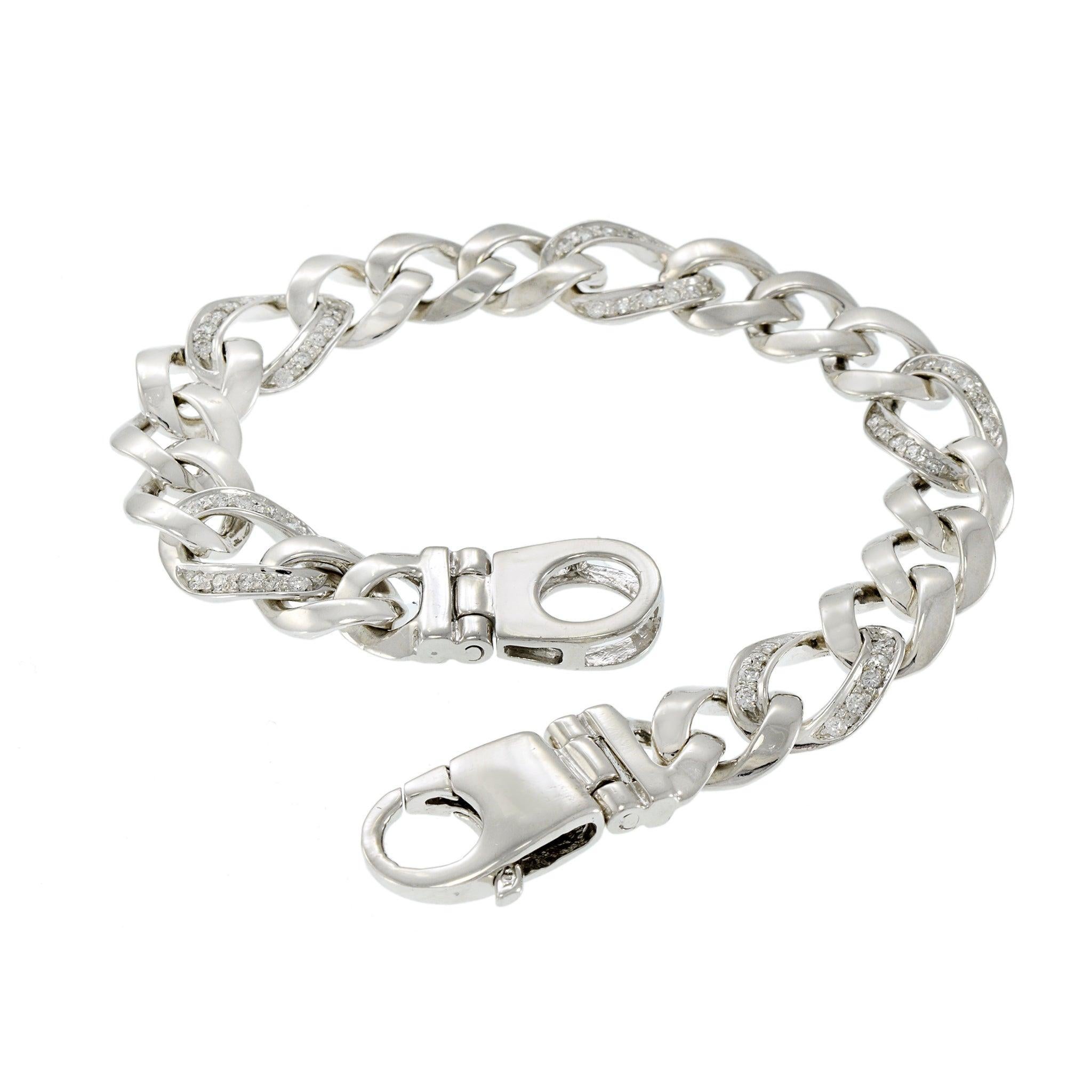 Ce remarquable bracelet pour homme est fabriqué en or blanc 14KT et présente un maillon cubain audacieux, rehaussé d'environ 1,02 carats de diamants ronds de taille brillant G-SI. La longueur de 8,5 pouces offre un ajustement substantiel, tandis que
