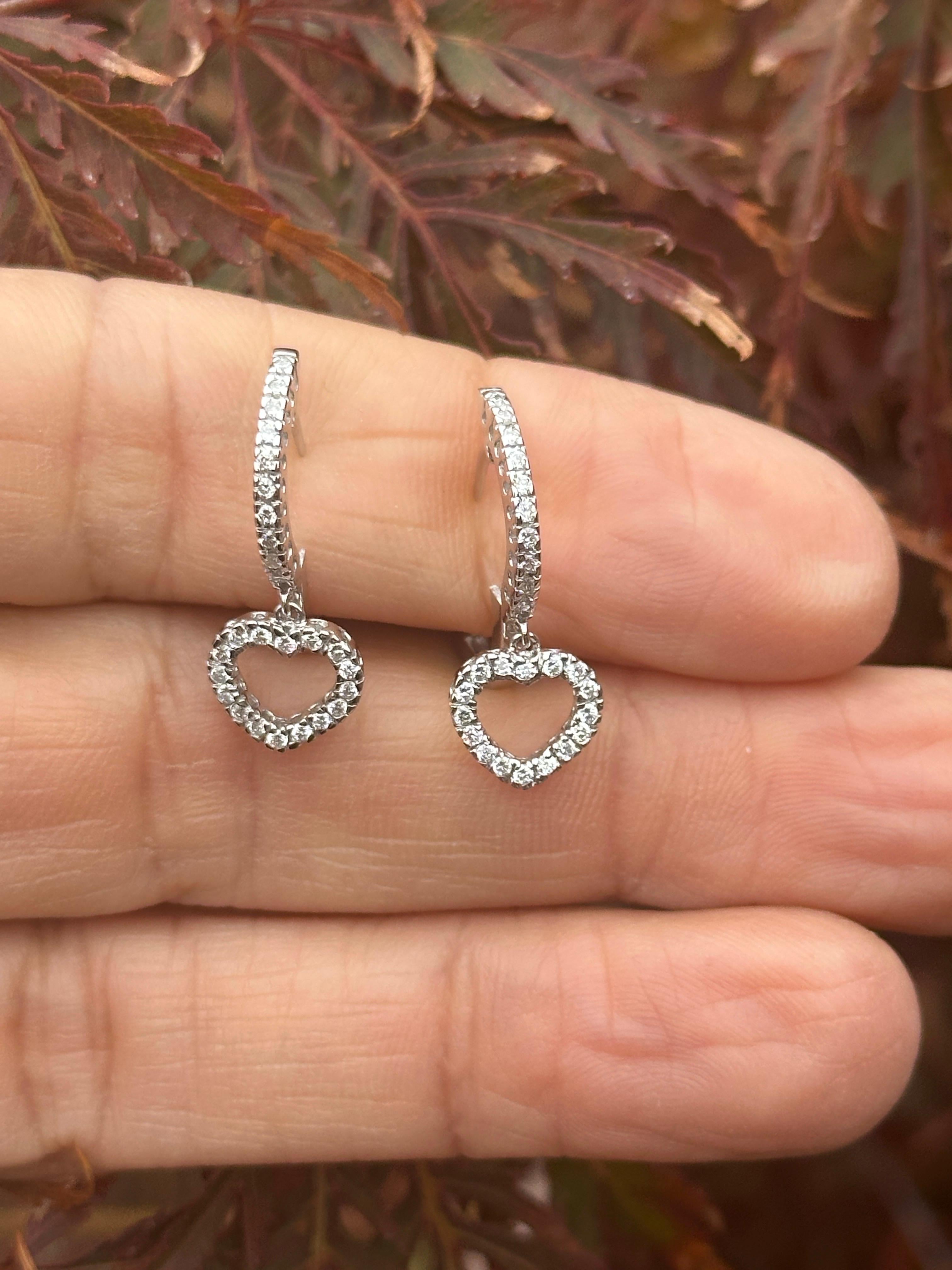 Boucles d'oreilles à levier en or blanc 14kt avec diamant en forme de coeur de 0,95 ct qualité VS Pour femmes en vente