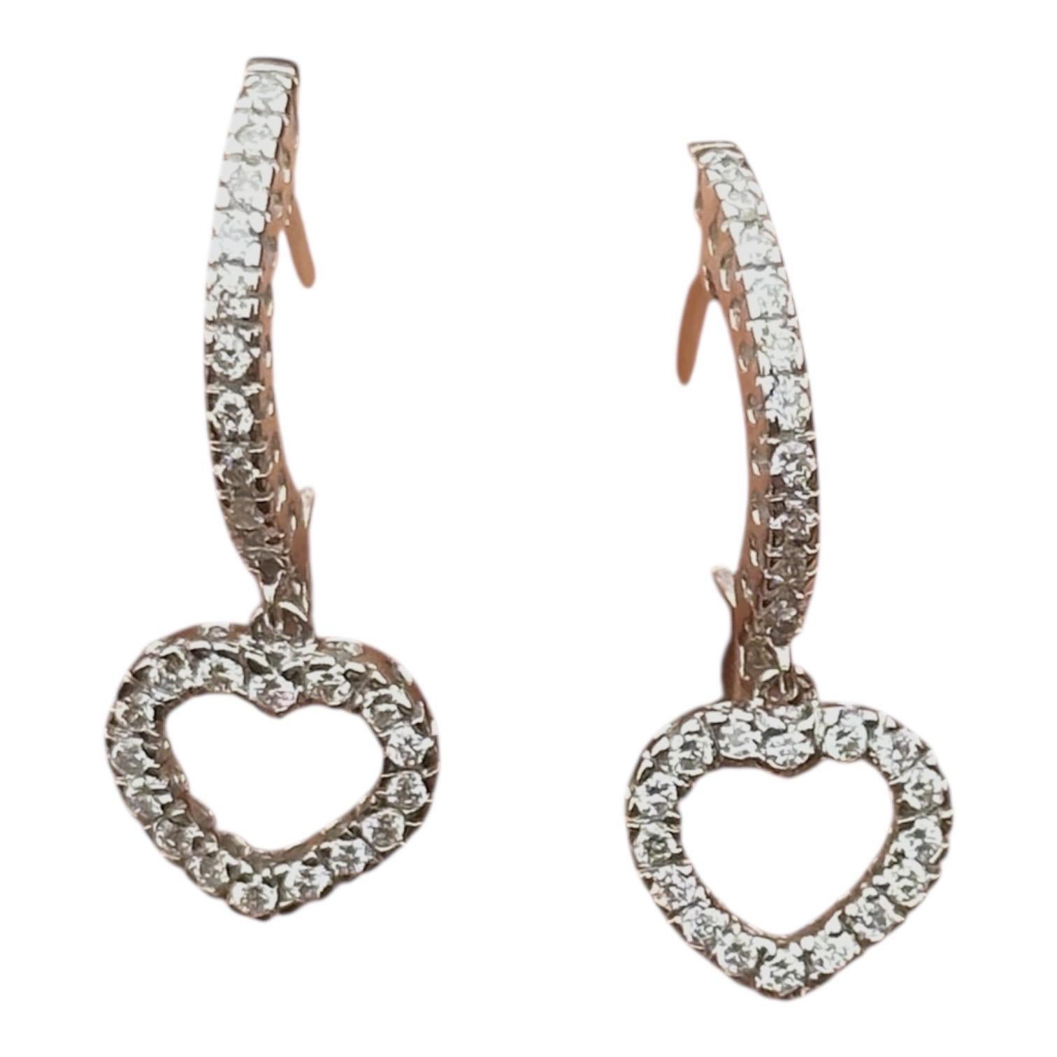 Boucles d
oreilles à levier en or blanc 14kt avec diamant en forme de coeur de 0,95 ct qualité VS