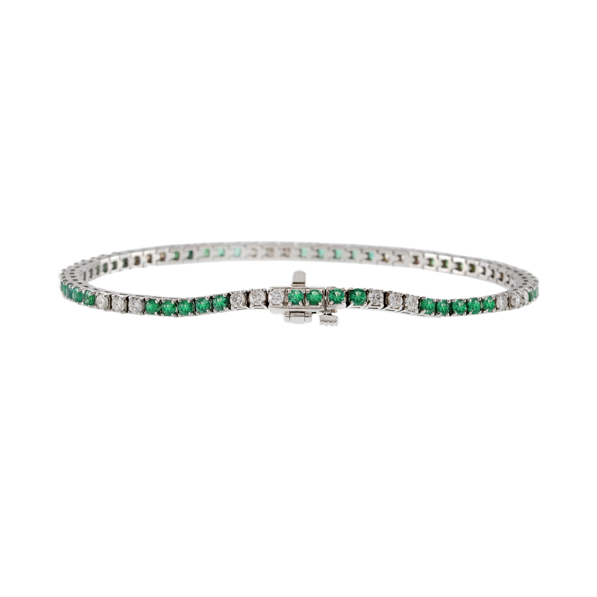 Women's or Men's 14KT White Gold Alternating Emerald And Diamond Straight Line Bracelet For Sale