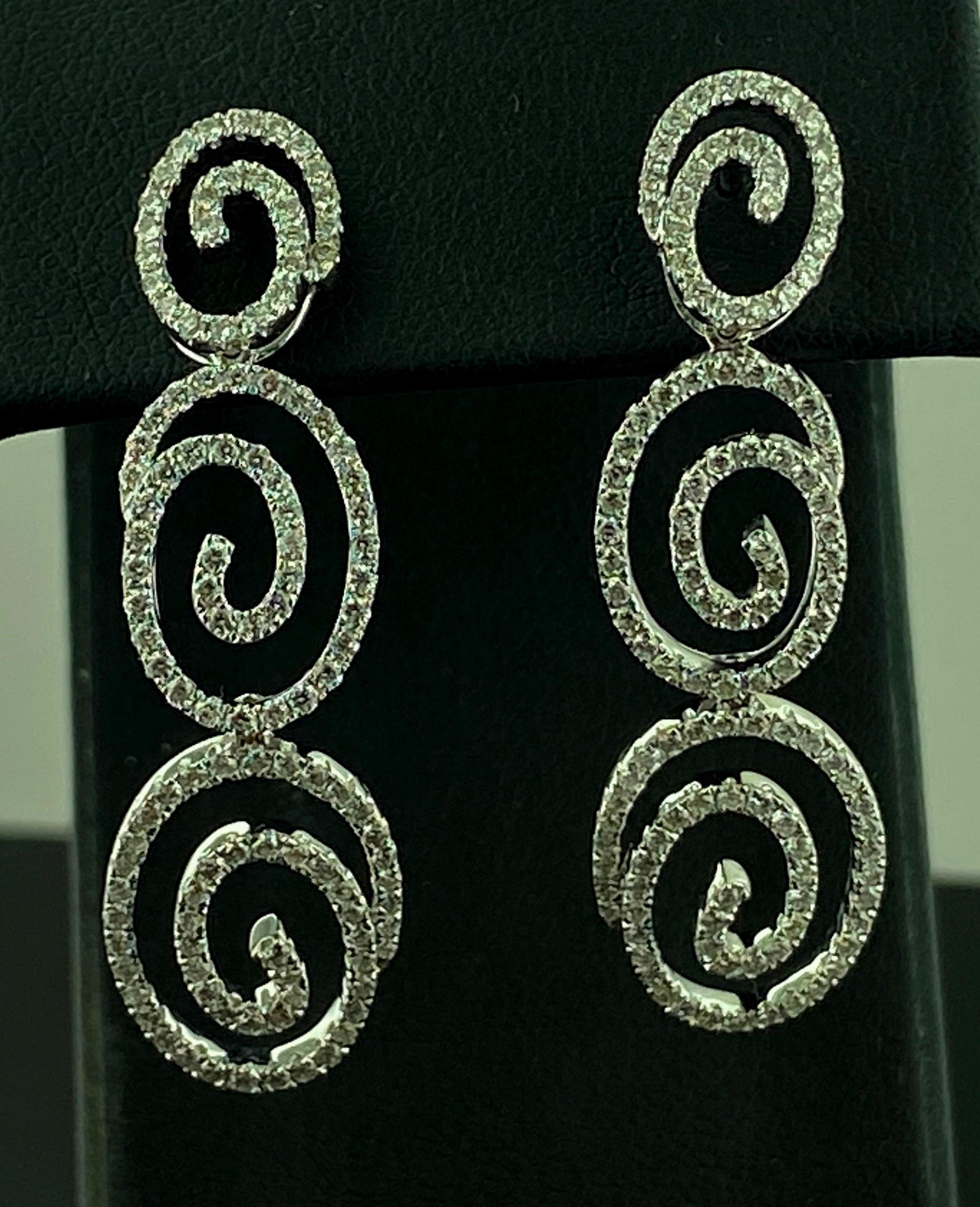 14KT White Gold and Diamond Drop Earrings In Excellent Condition For Sale In Palm Desert, CA