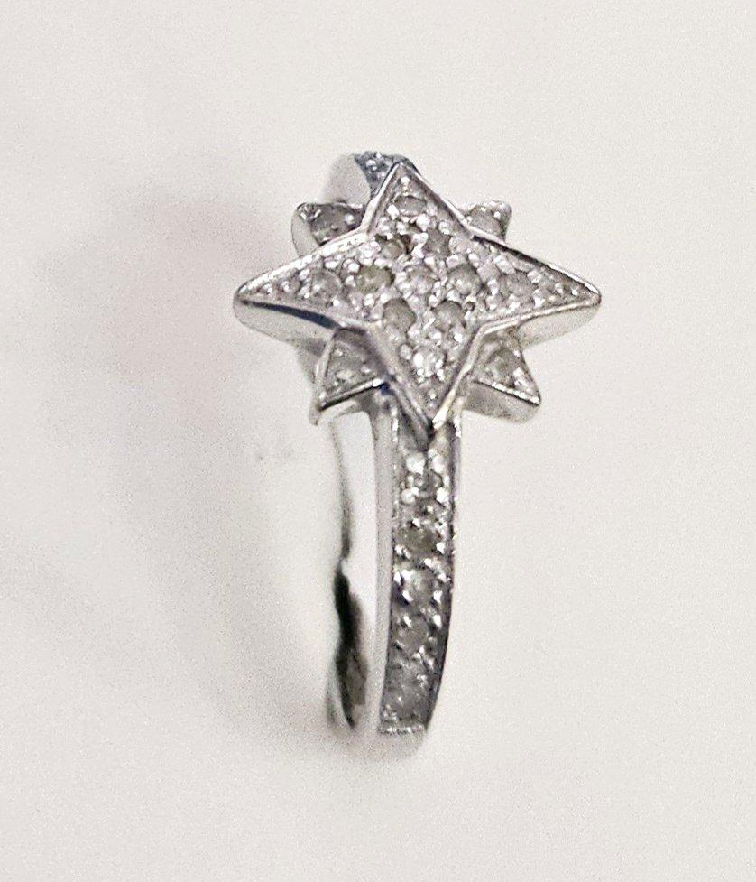 Bague en or blanc 14KT et diamants, estampillée 