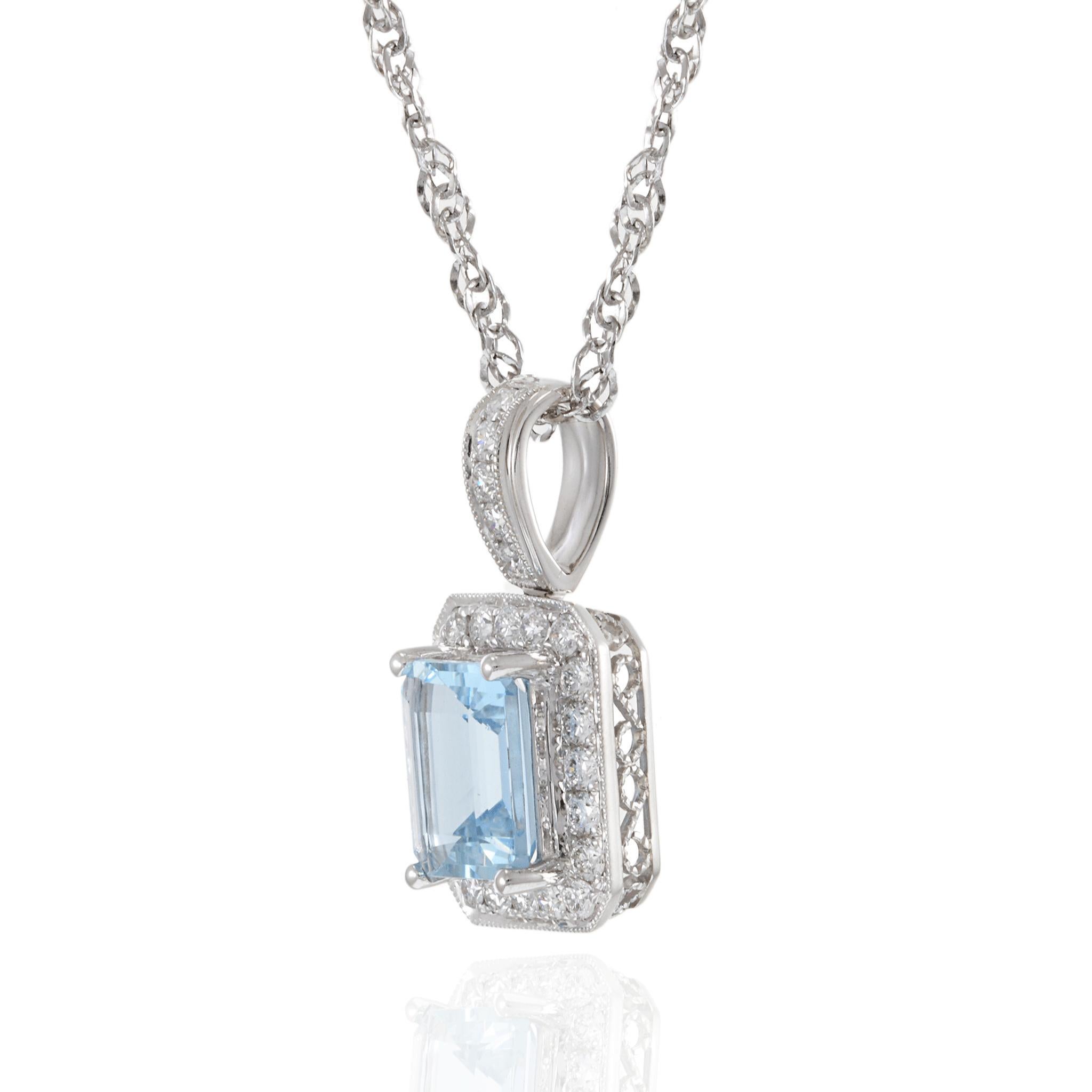 Collana con ciondolo in oro bianco 14KT con acquamarina e diamanti In condizioni Nuovo in vendita a New York, NY