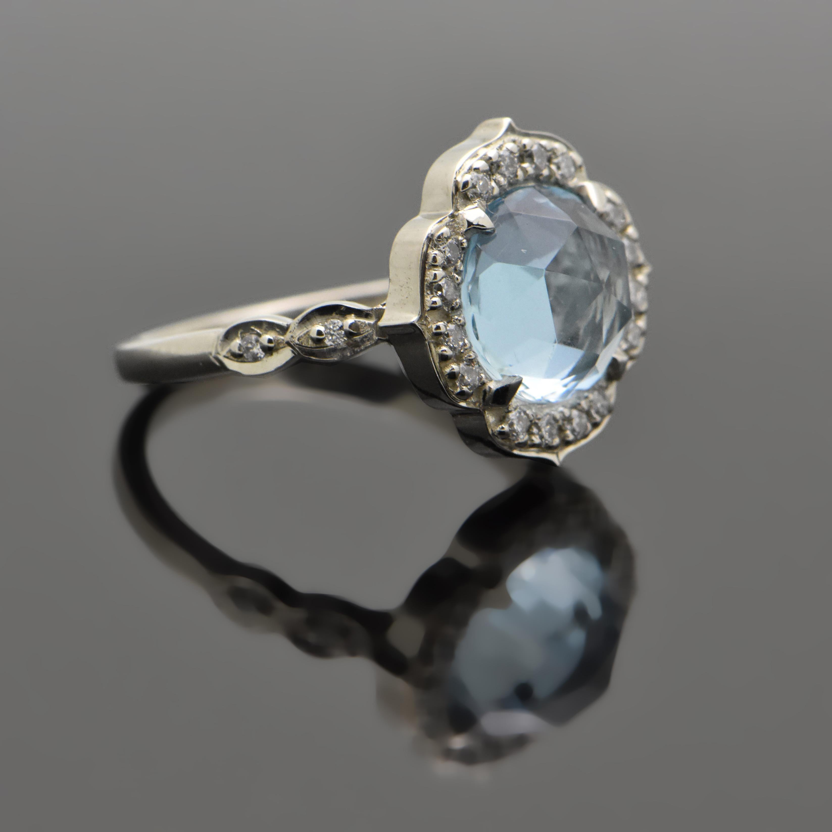 Women's 14kt White Gold Aquamarine and Diamonds Ring For Sale