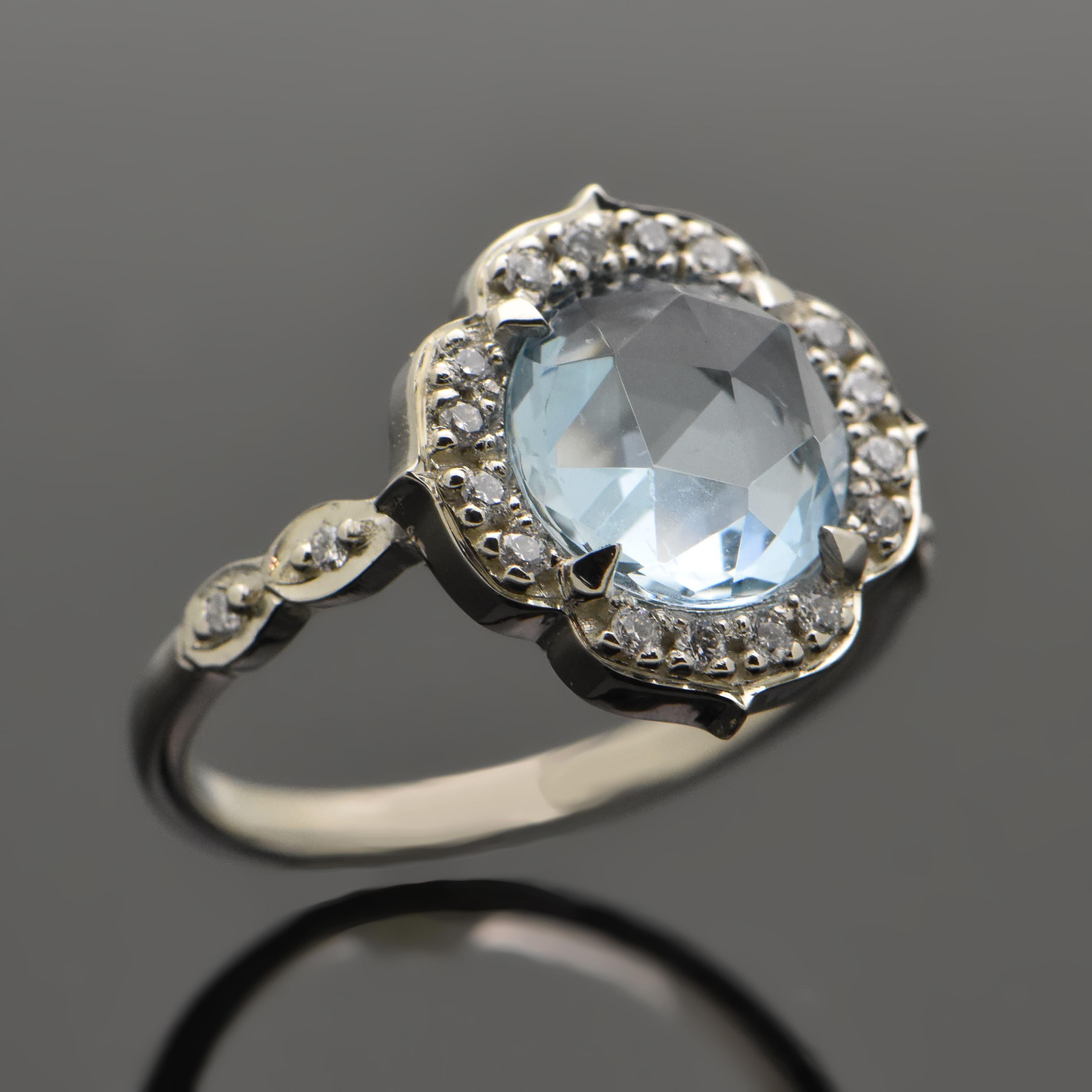14kt White Gold Aquamarine and Diamonds Ring In New Condition For Sale In Los Angeles, CA
