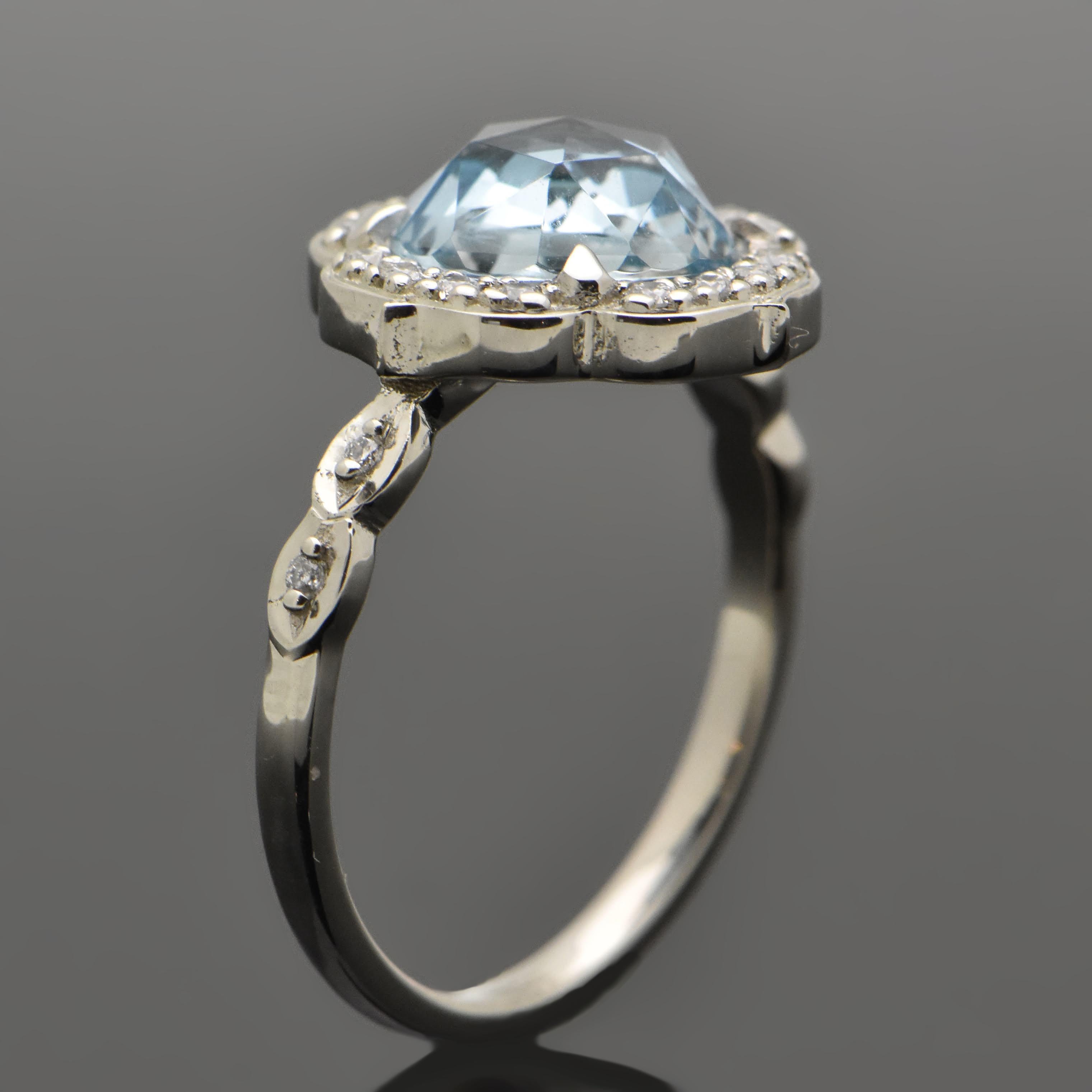 14kt White Gold Aquamarine and Diamonds Ring For Sale 1