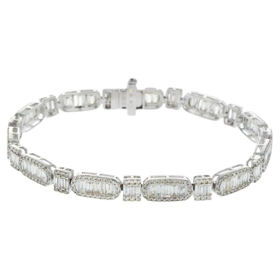 14KT White Gold Baguette and Round Cut Diamond Bracelet en venta